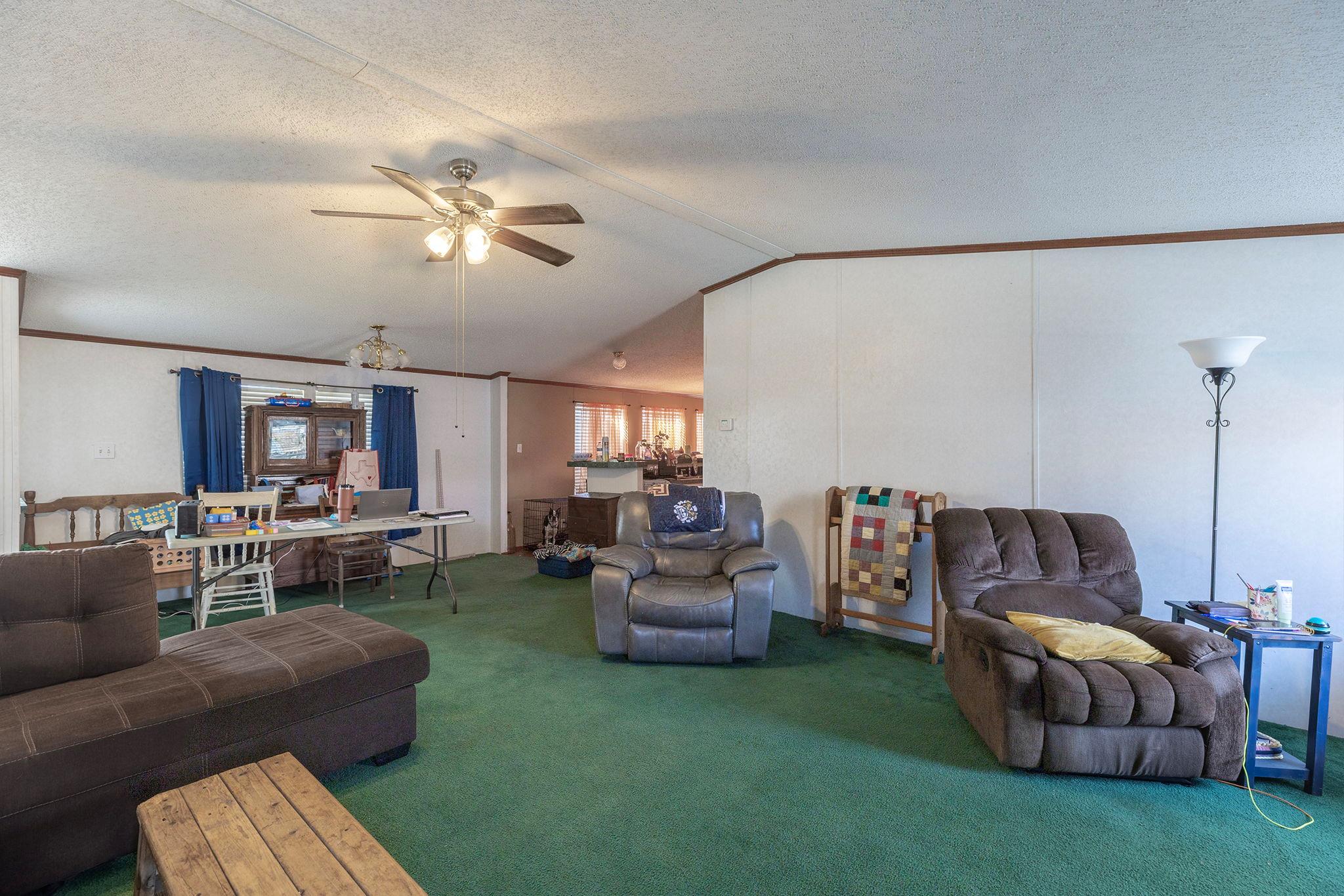 209 E Sheldon Ave, Thrall, TX 76578