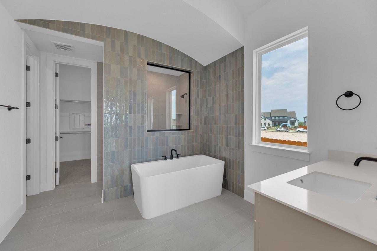 116 Lookout Point Dr, Liberty Hill, TX 78642