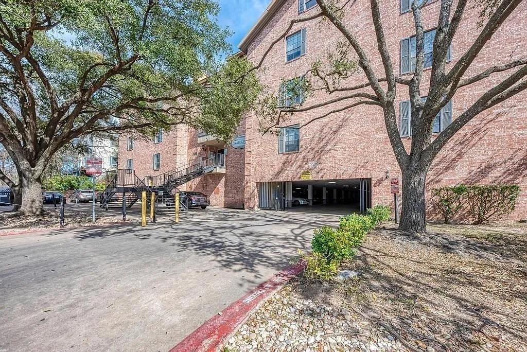2401 Leon St # 101, Austin, TX 78705
