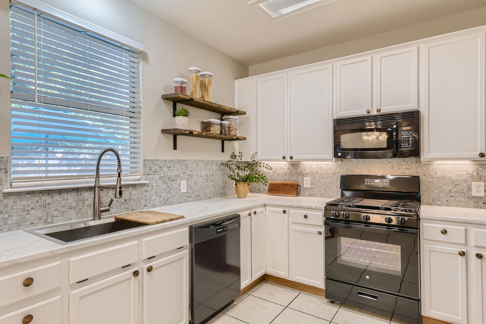 8300 Ganttcrest Dr, Austin, TX 78749
