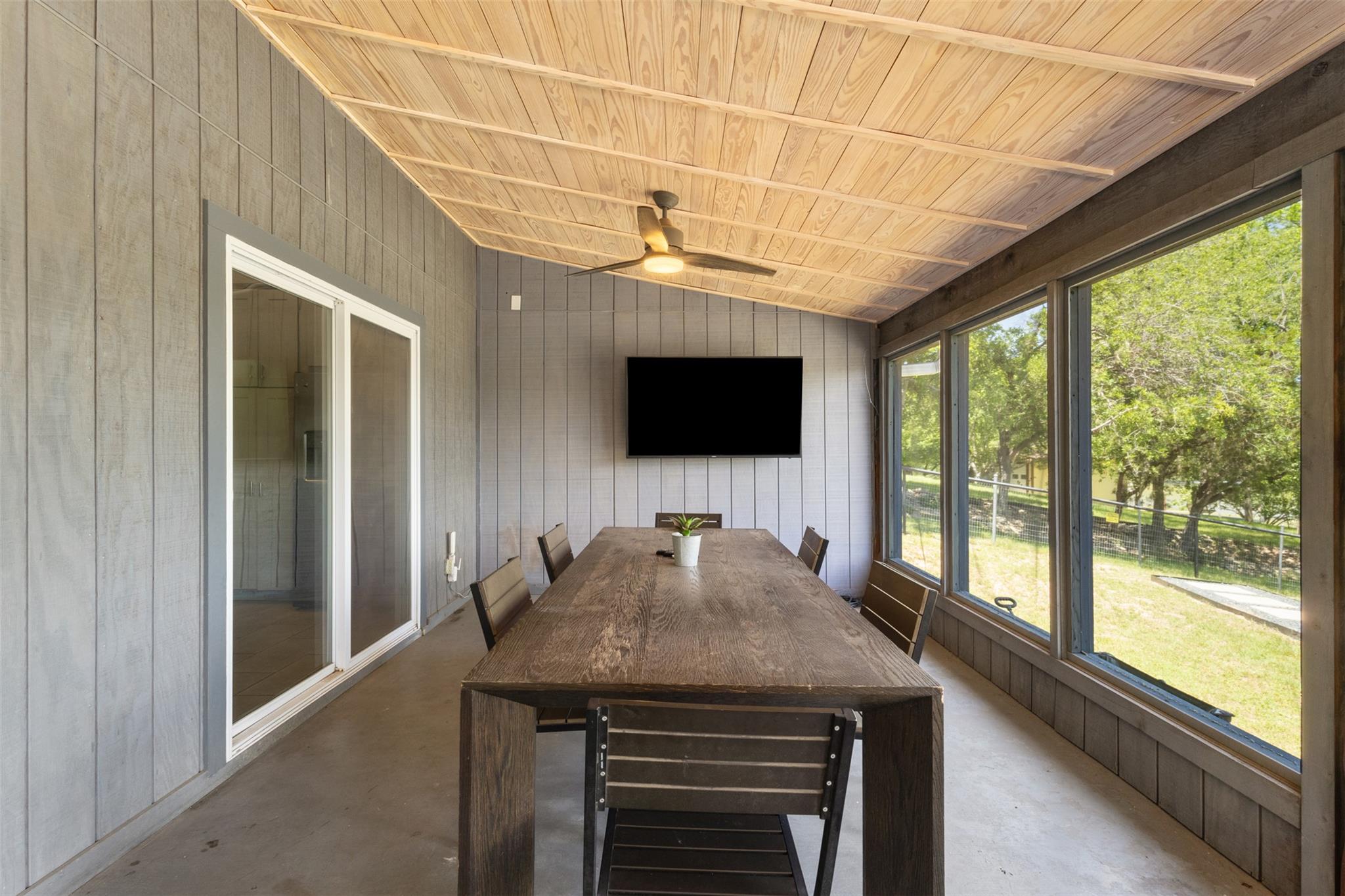 1293 Lake Shore Dr, Spicewood, TX 78669