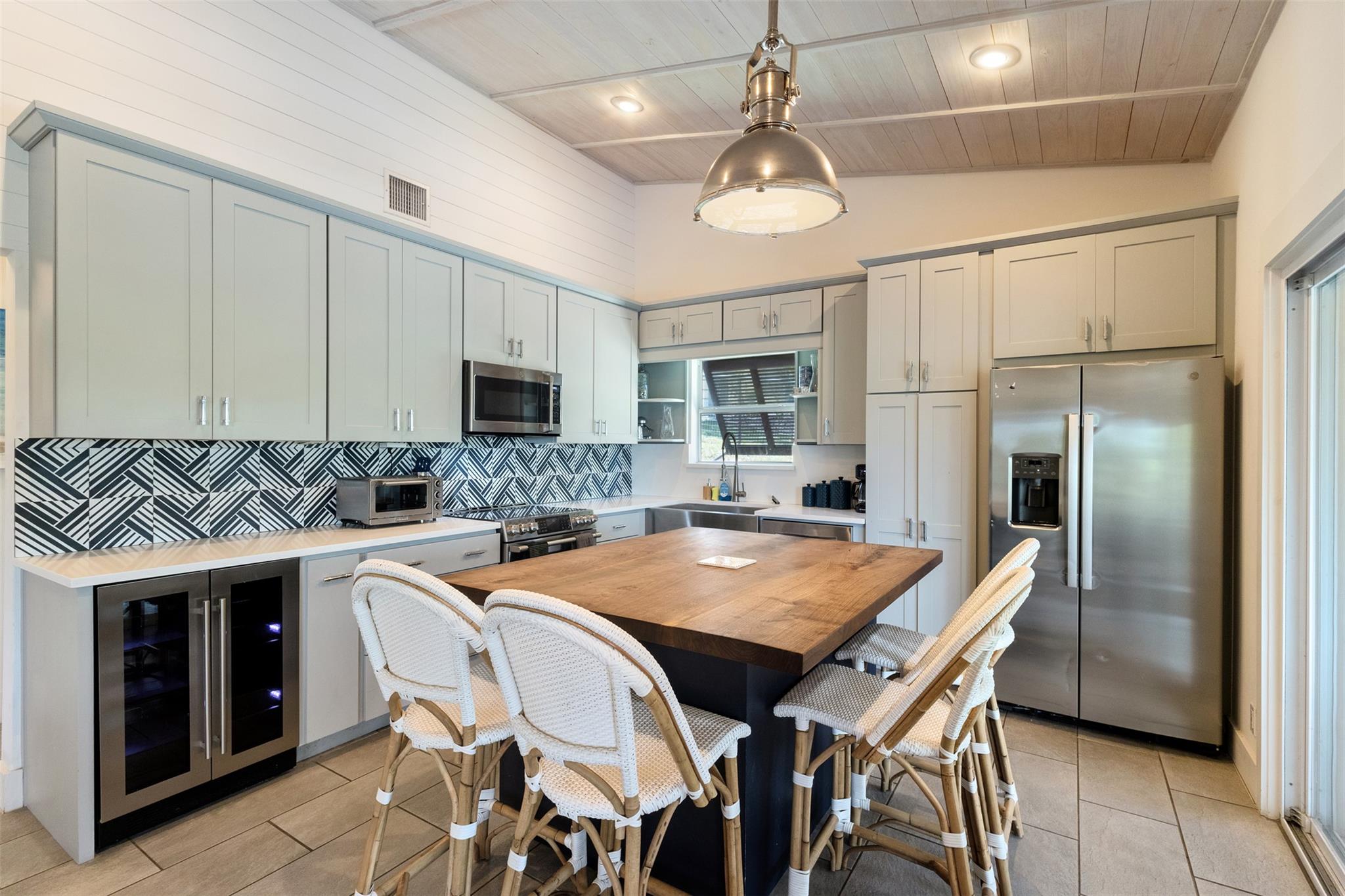 1293 Lake Shore Dr, Spicewood, TX 78669