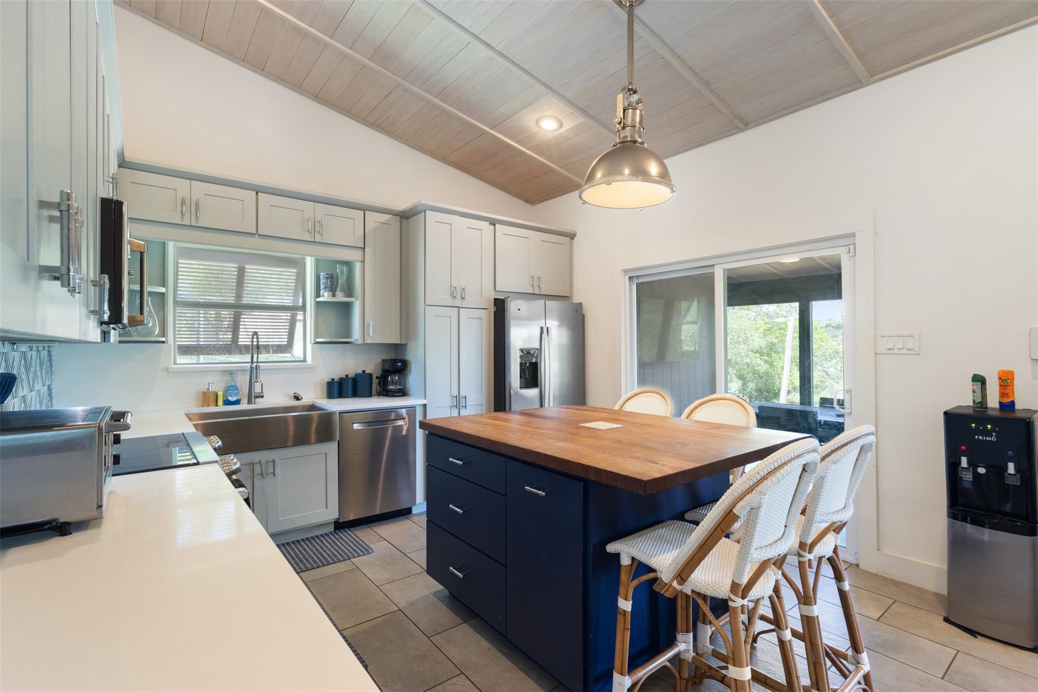 1293 Lake Shore Dr, Spicewood, TX 78669