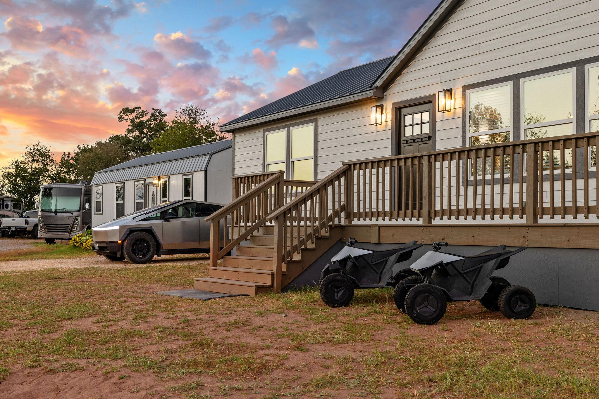 510 Wilson Rd, Red Rock, TX 78662