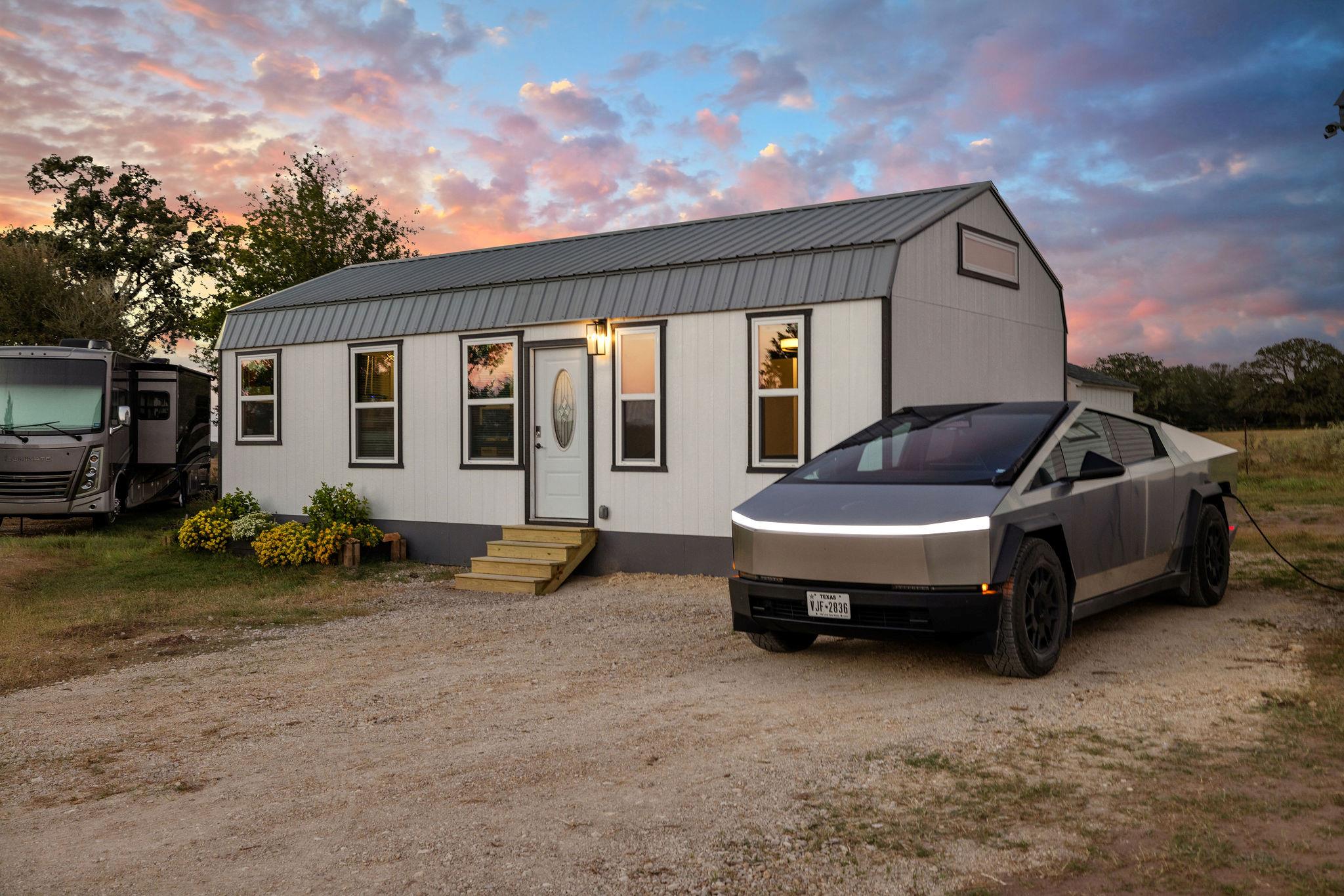 510 Wilson Rd, Red Rock, TX 78662