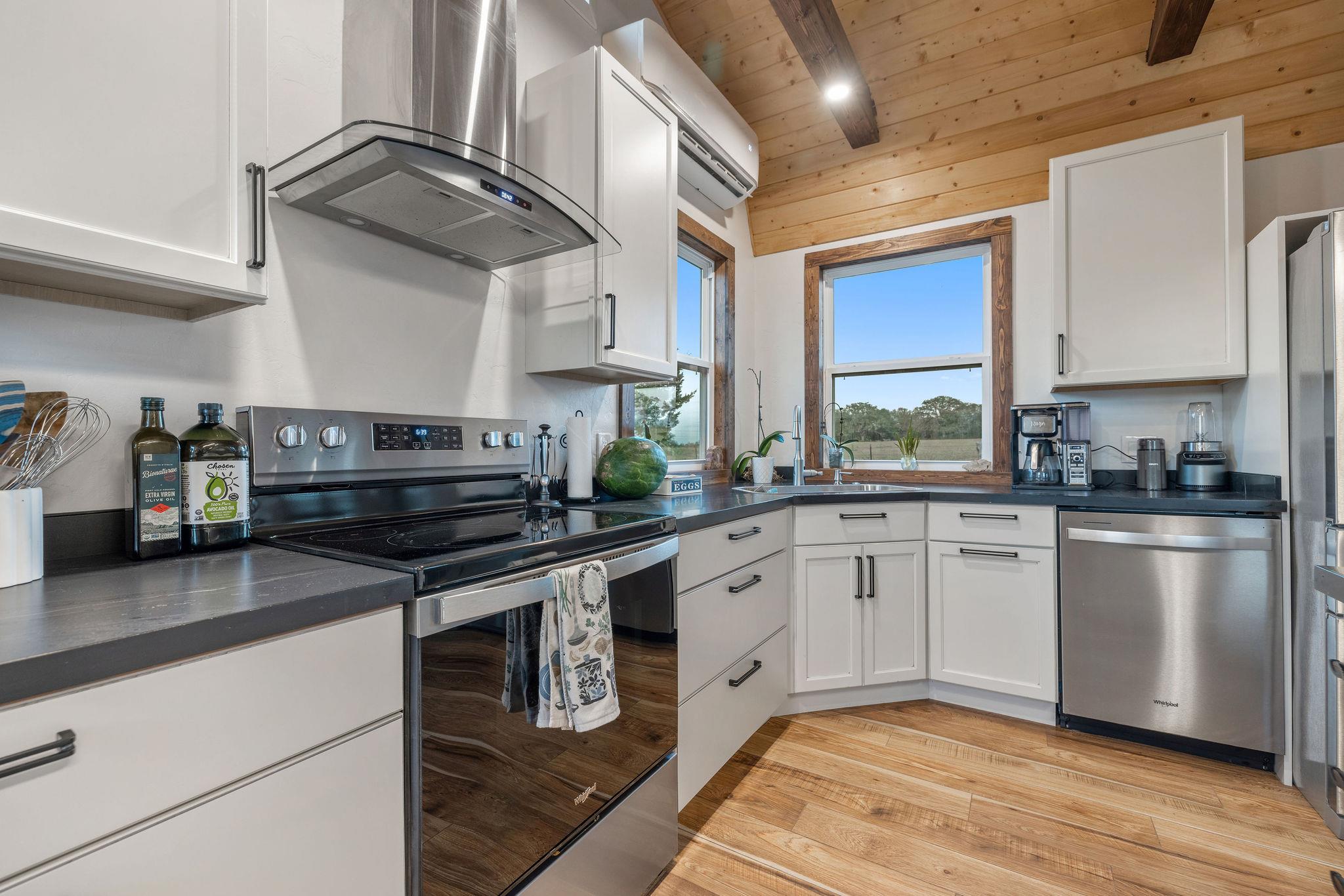 510 Wilson Rd, Red Rock, TX 78662