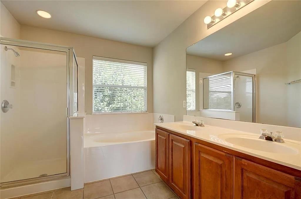 106 North Field St, Round Rock, TX 78681