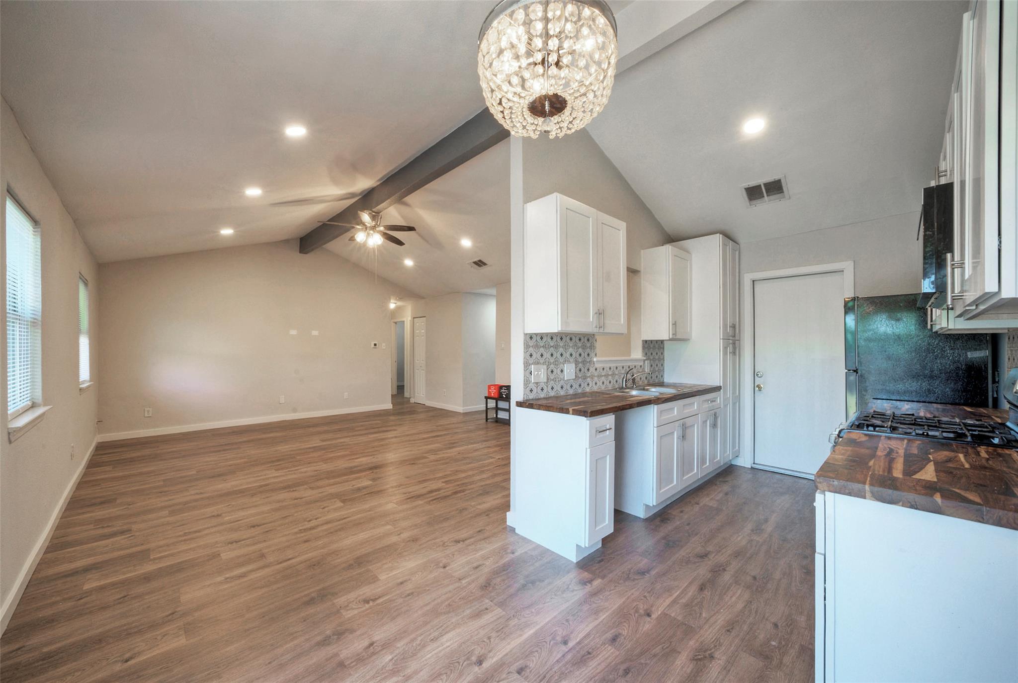 7005 E Meadow Bend Dr, Austin, TX 78724