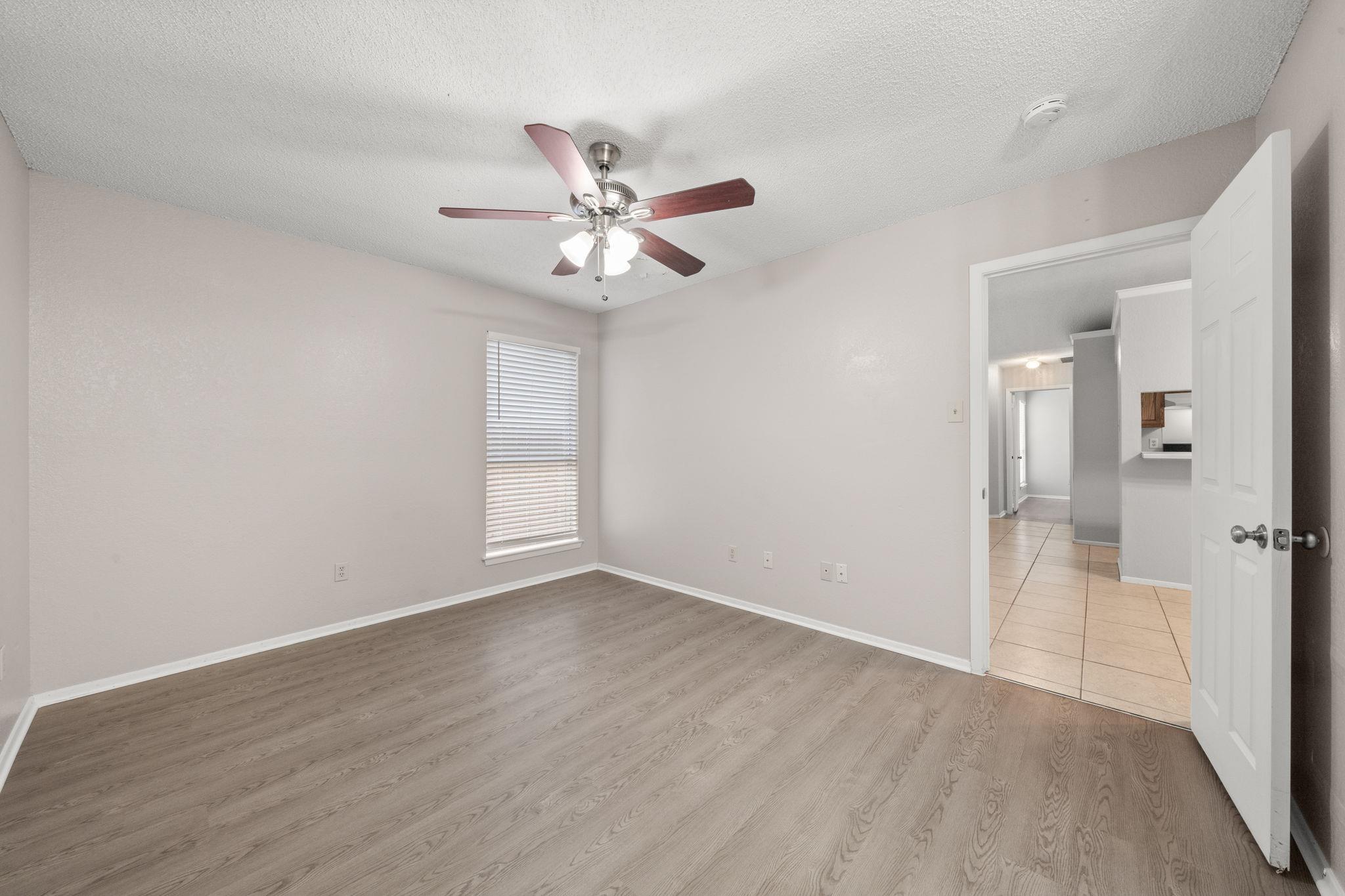 411 Greenlawn Blvd, Round Rock, TX 78664