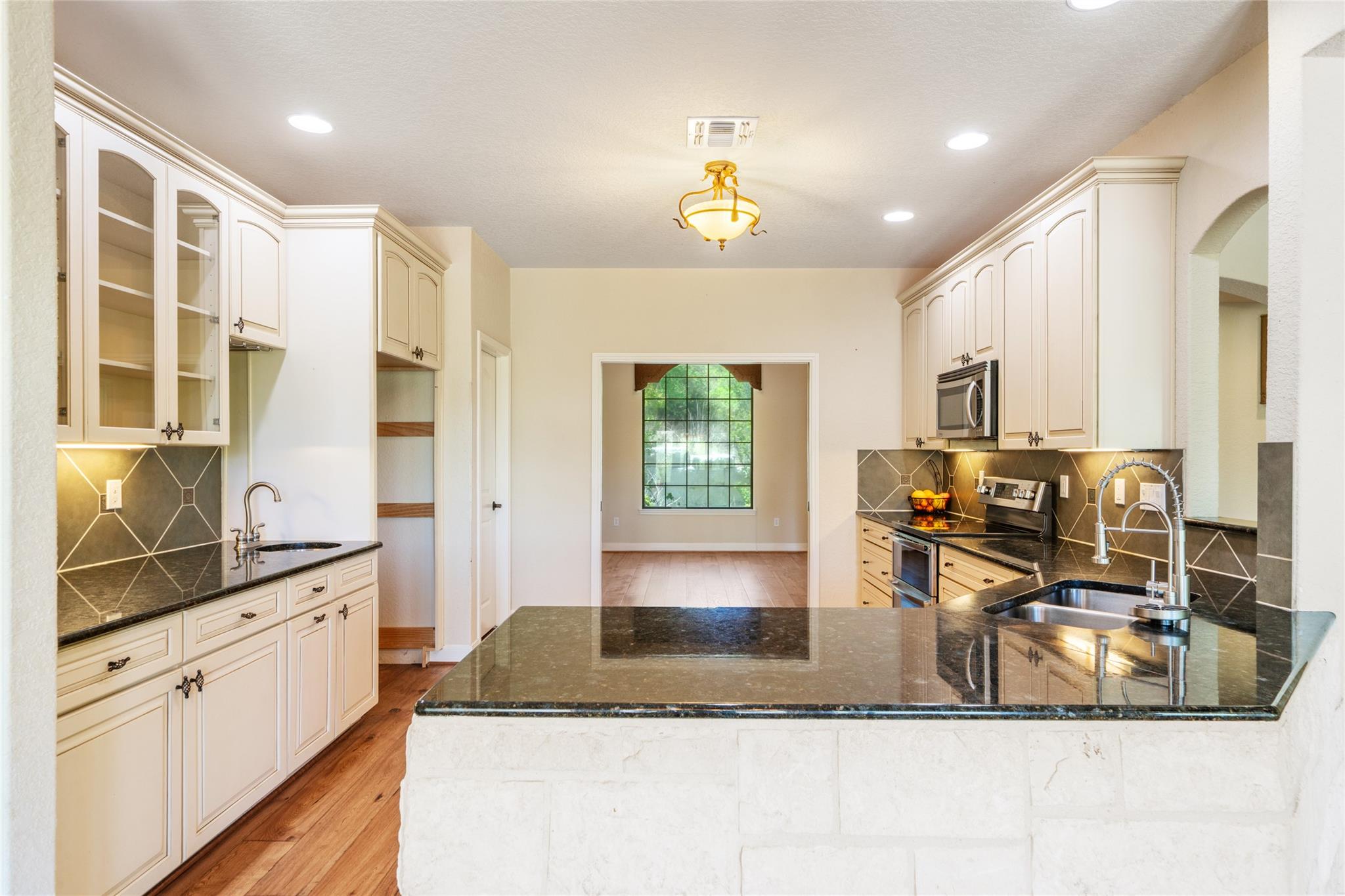 170 ECHO CANYON Dr N, Comfort, TX 78013