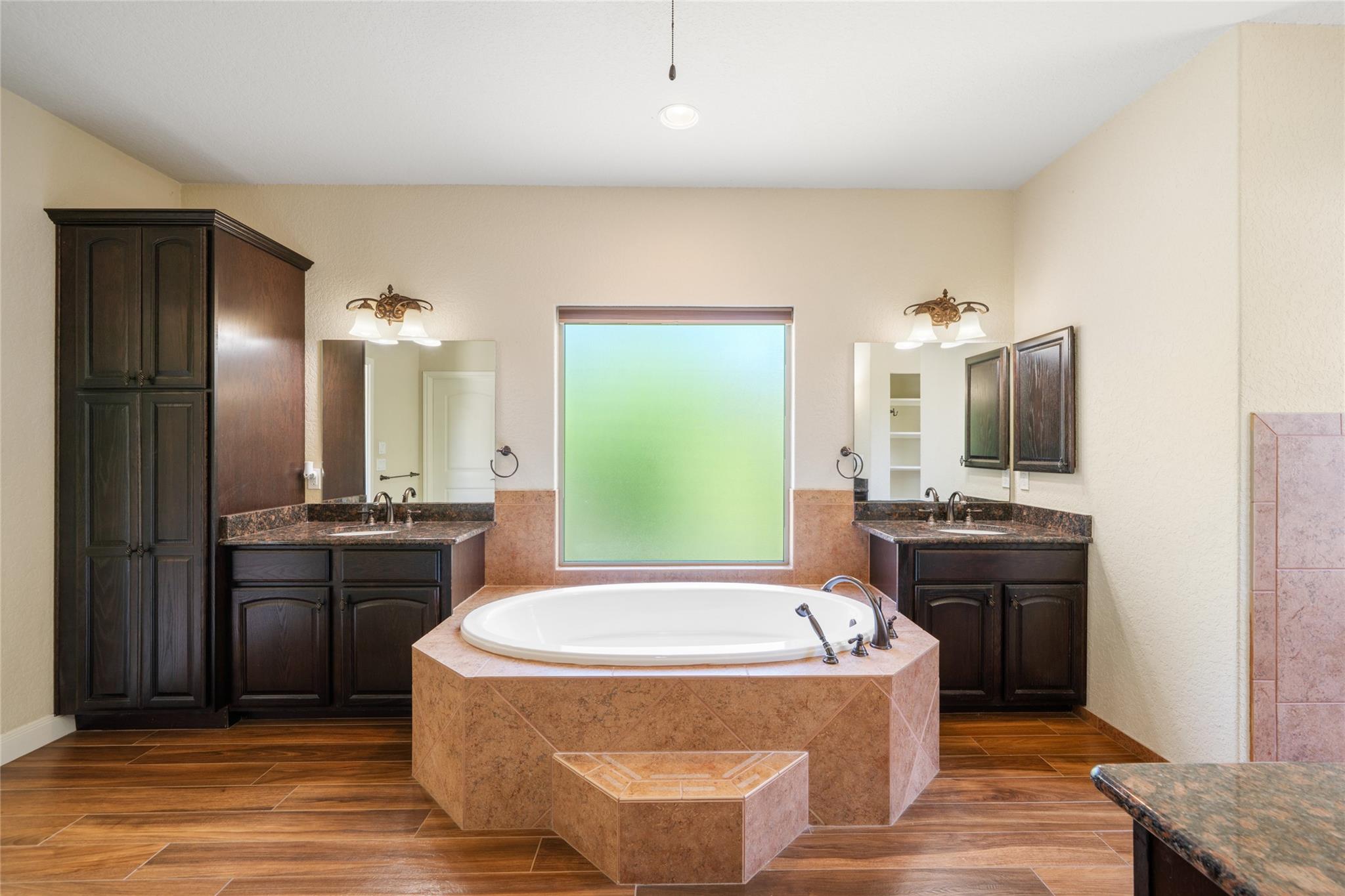 170 ECHO CANYON Dr N, Comfort, TX 78013