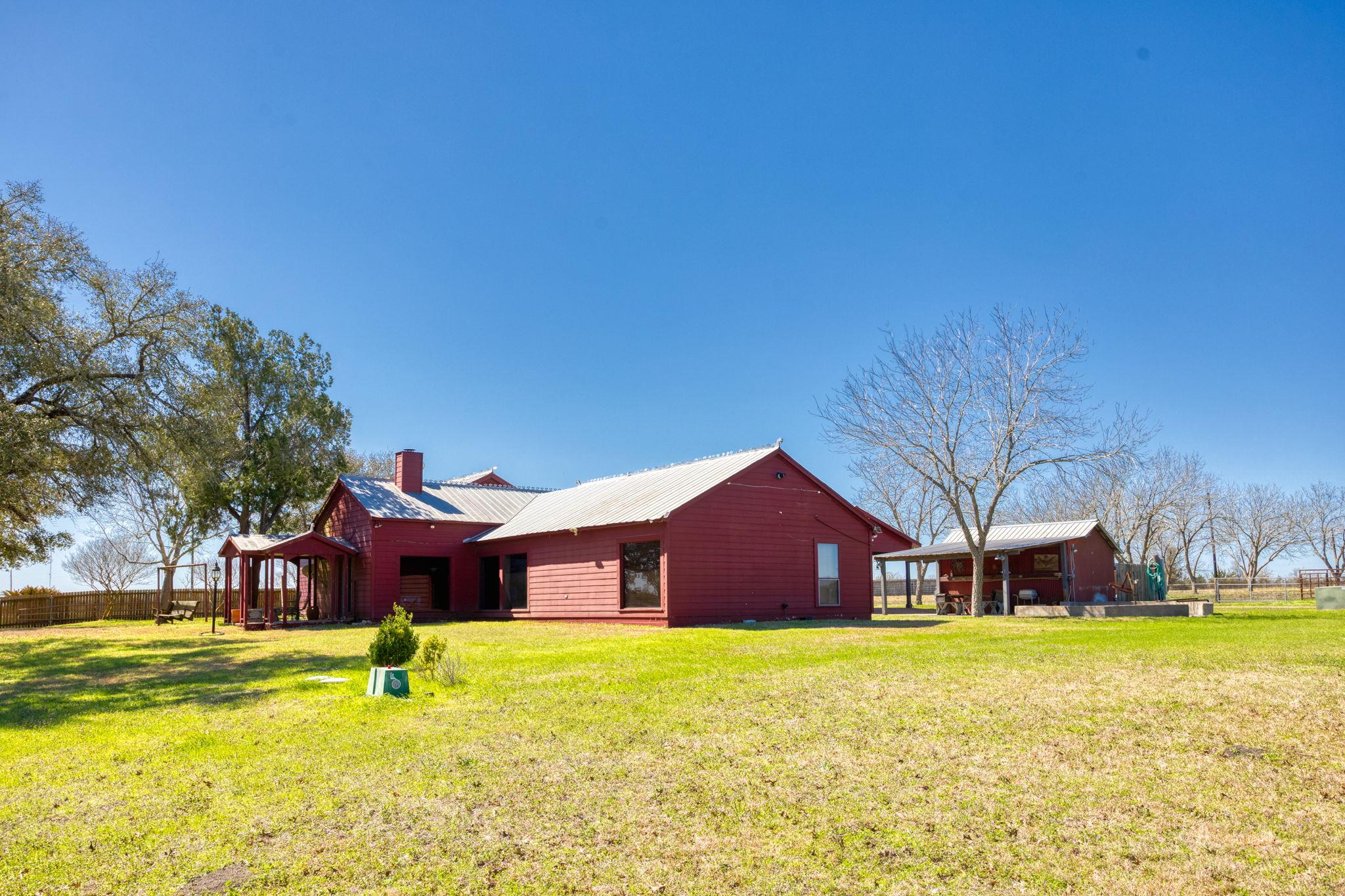 2574 County Road 285, Moulton, TX 77975