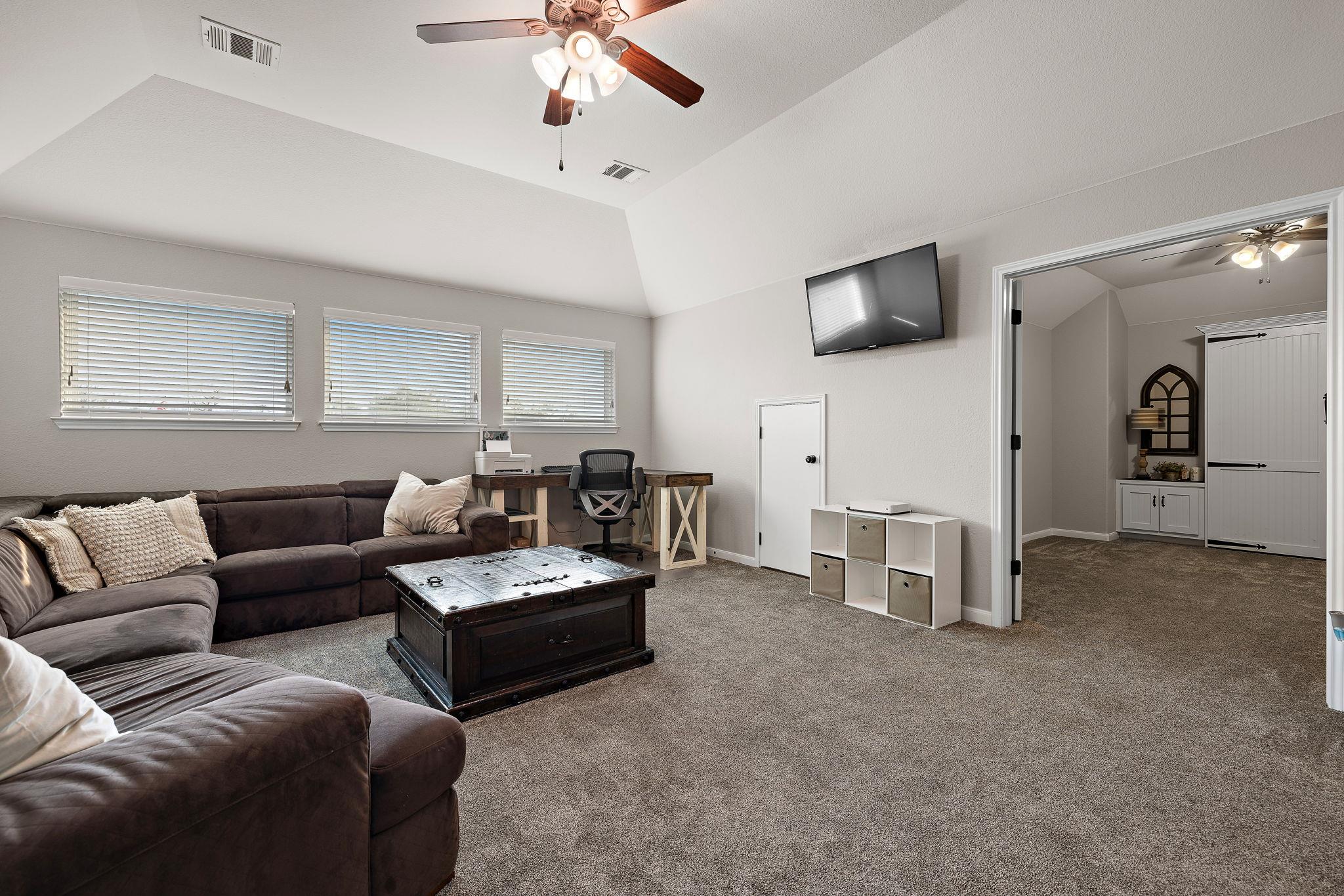 1115 Enclave Way, Hutto, TX 78634