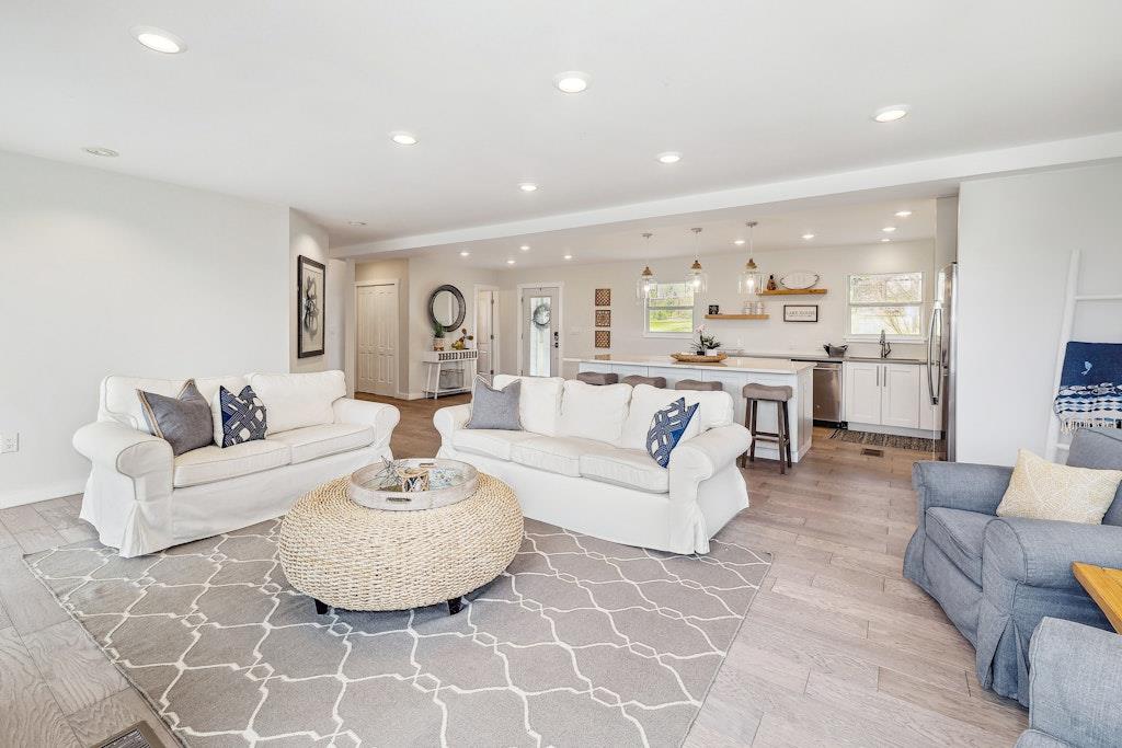 1223 Lake Shore Dr, Spicewood, TX 78669