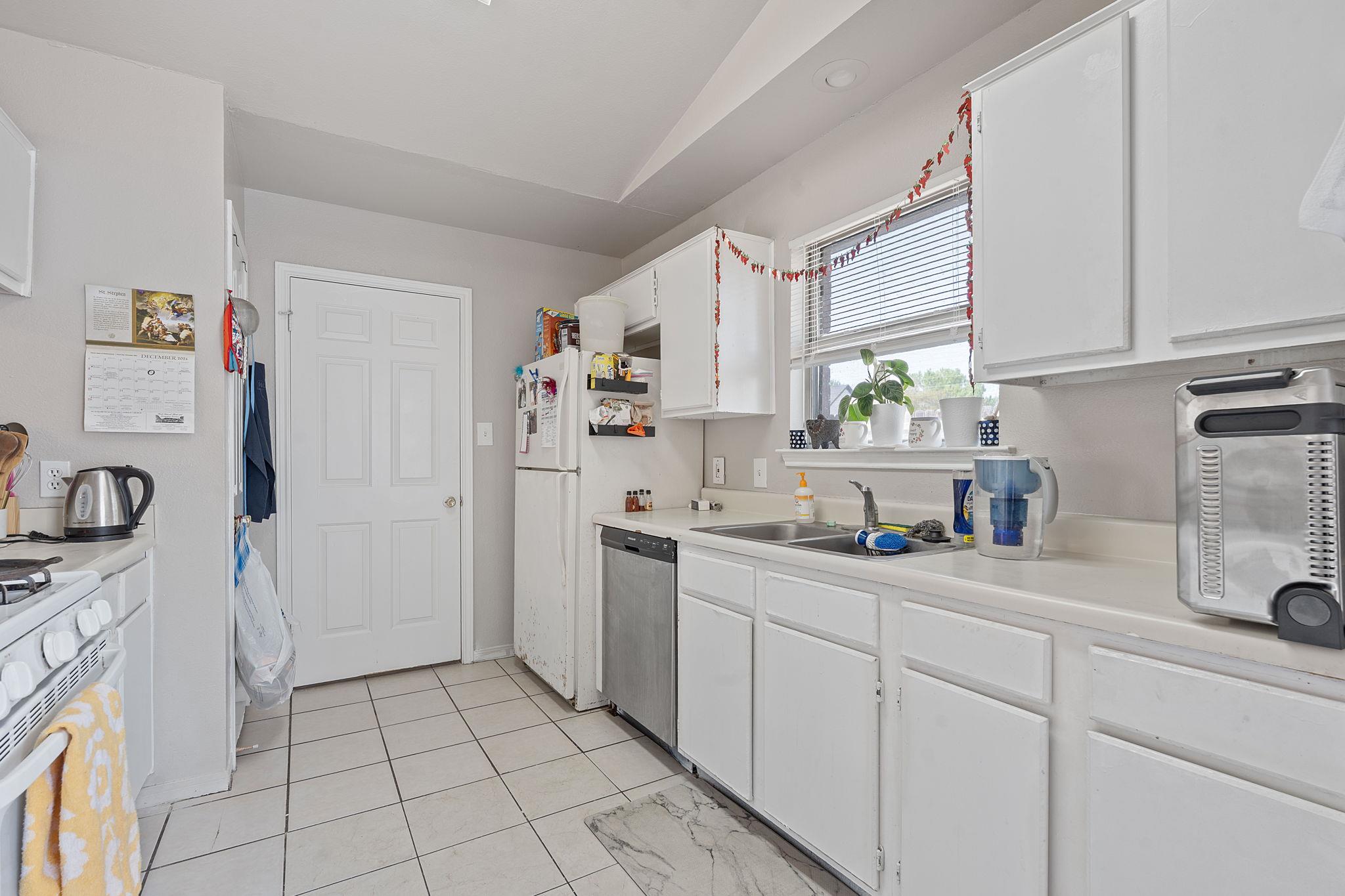 805 Valley View Dr, Pflugerville, TX 78660