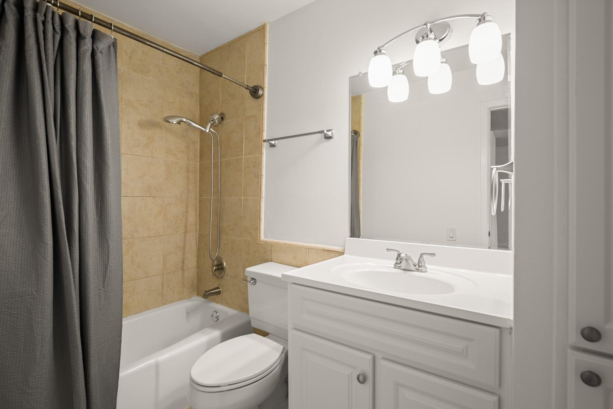 620 S 1st St # 209, Austin, TX 78704