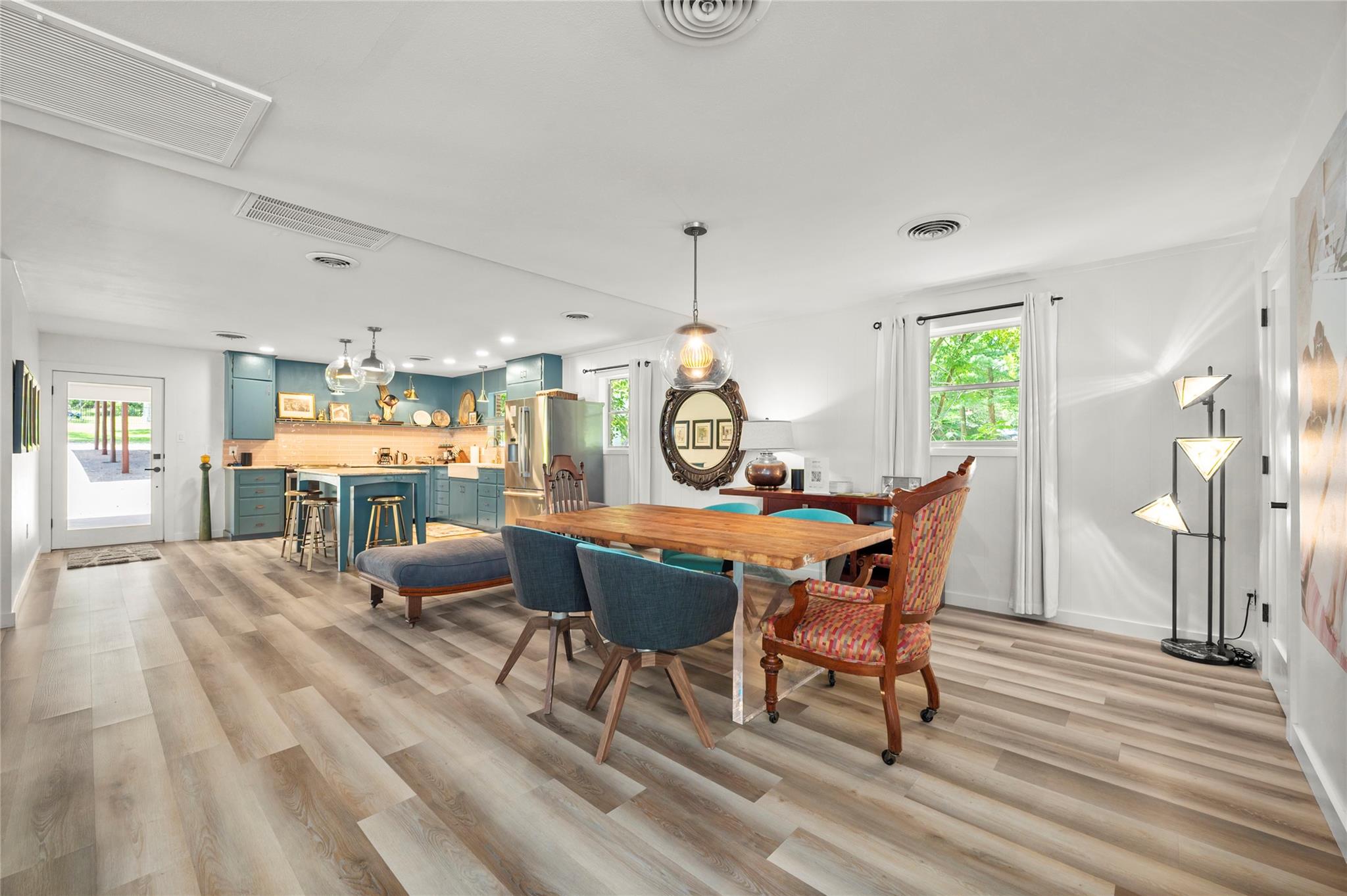 3100 Edgewater Dr, Austin, TX 78733