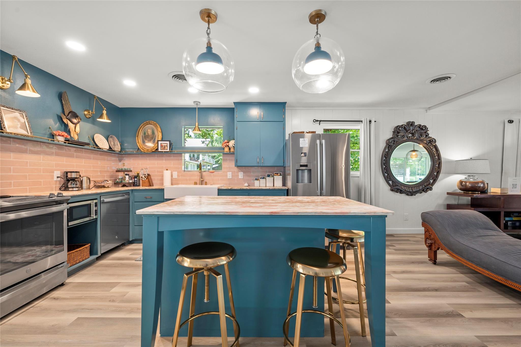 3100 Edgewater Dr, Austin, TX 78733