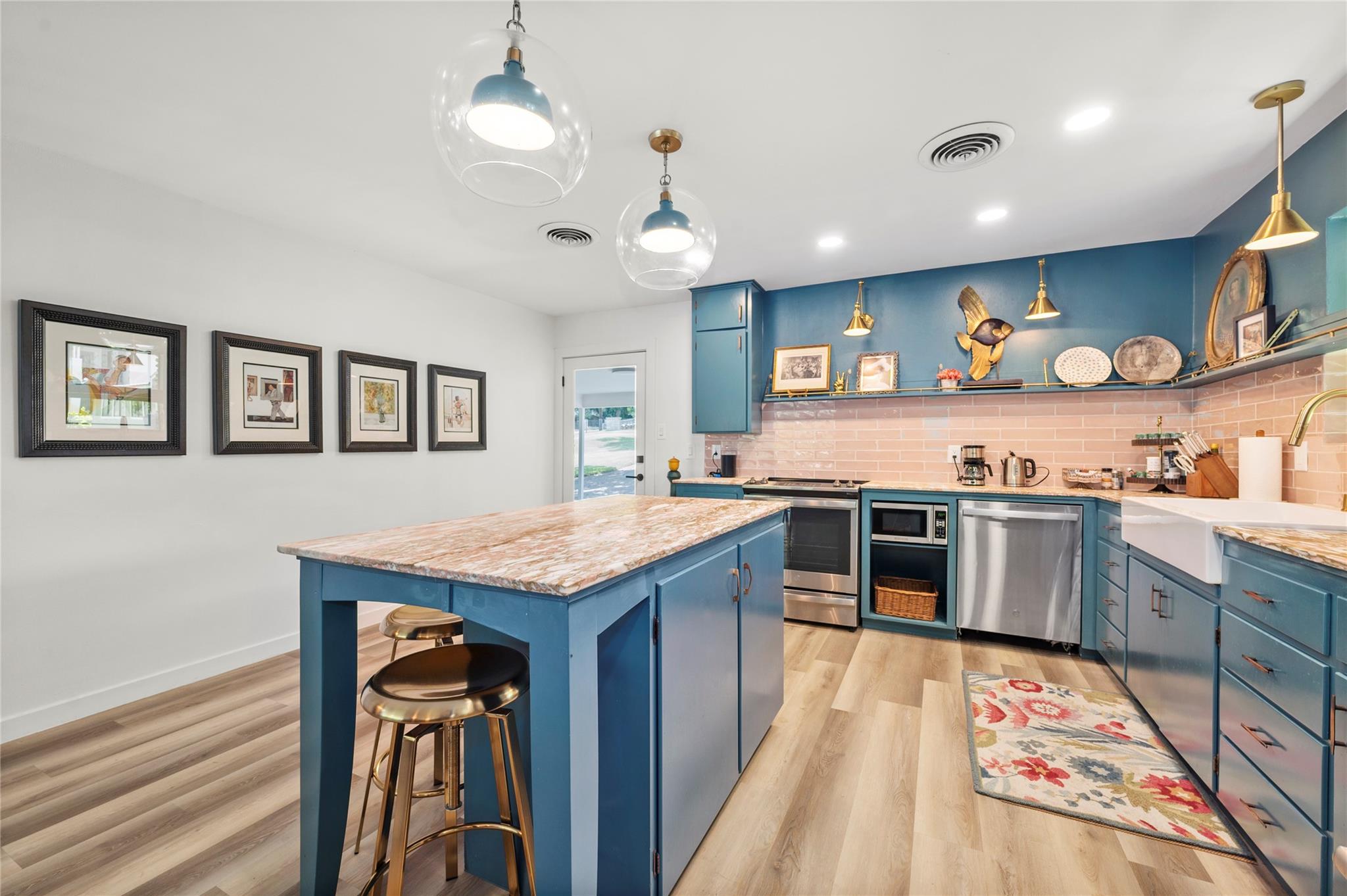 3100 Edgewater Dr, Austin, TX 78733