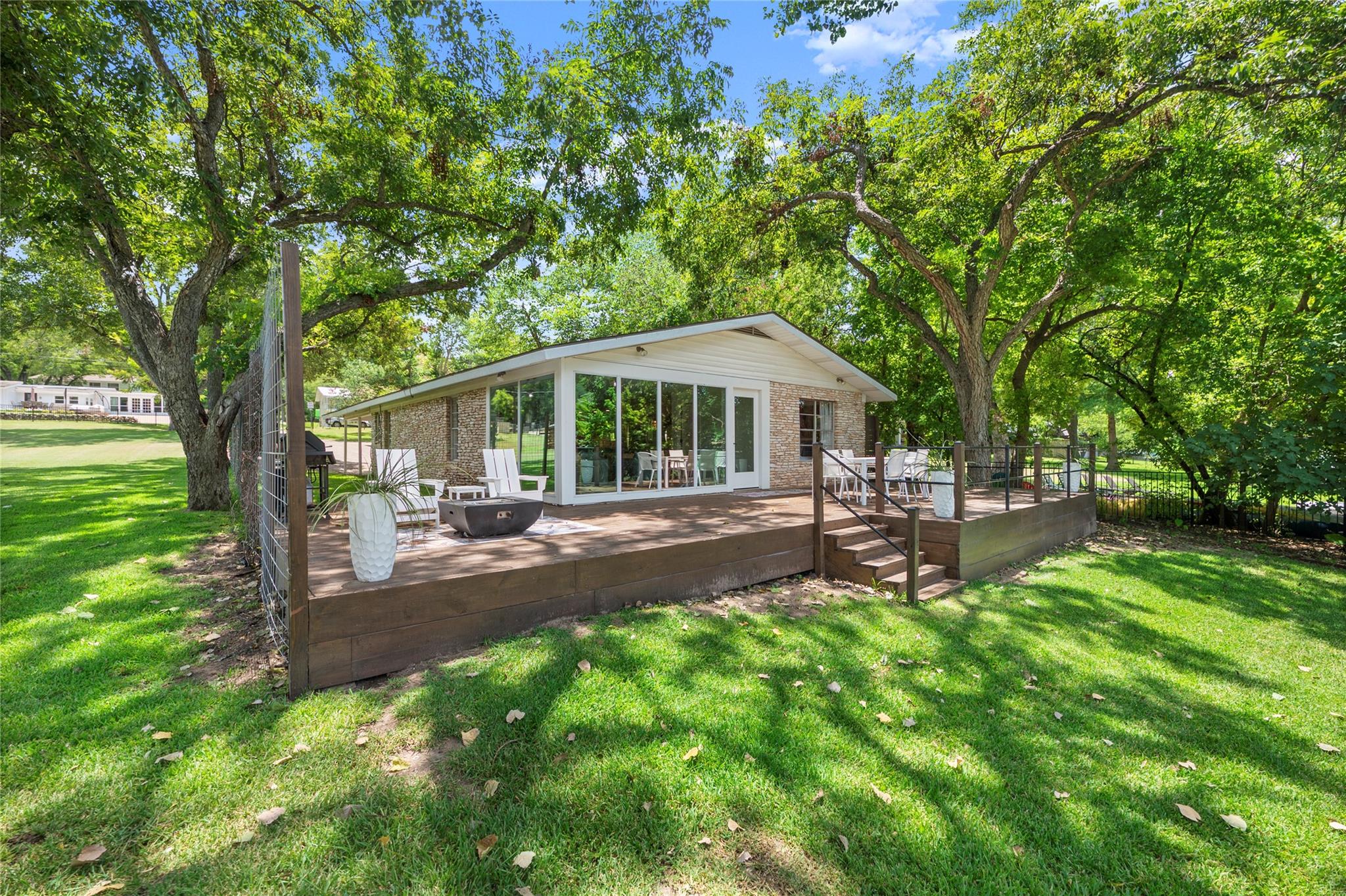 3100 Edgewater Dr, Austin, TX 78733