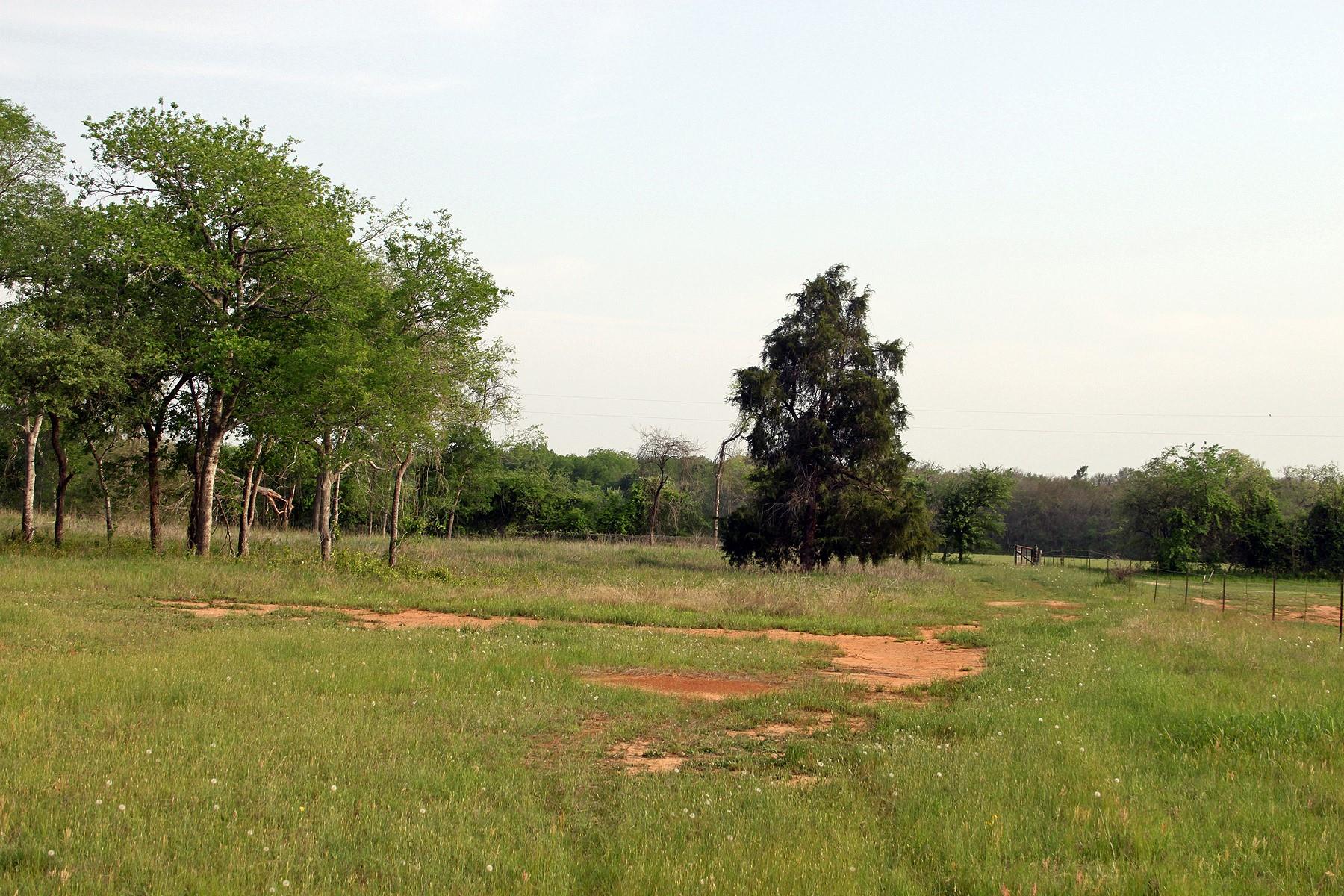 3223 Old Kelley Rd, Lockhart, TX 78644