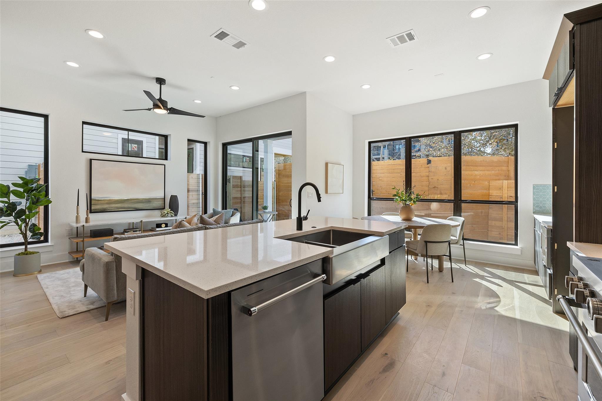 2707 Dulce Ln # 15, Austin, TX 78704