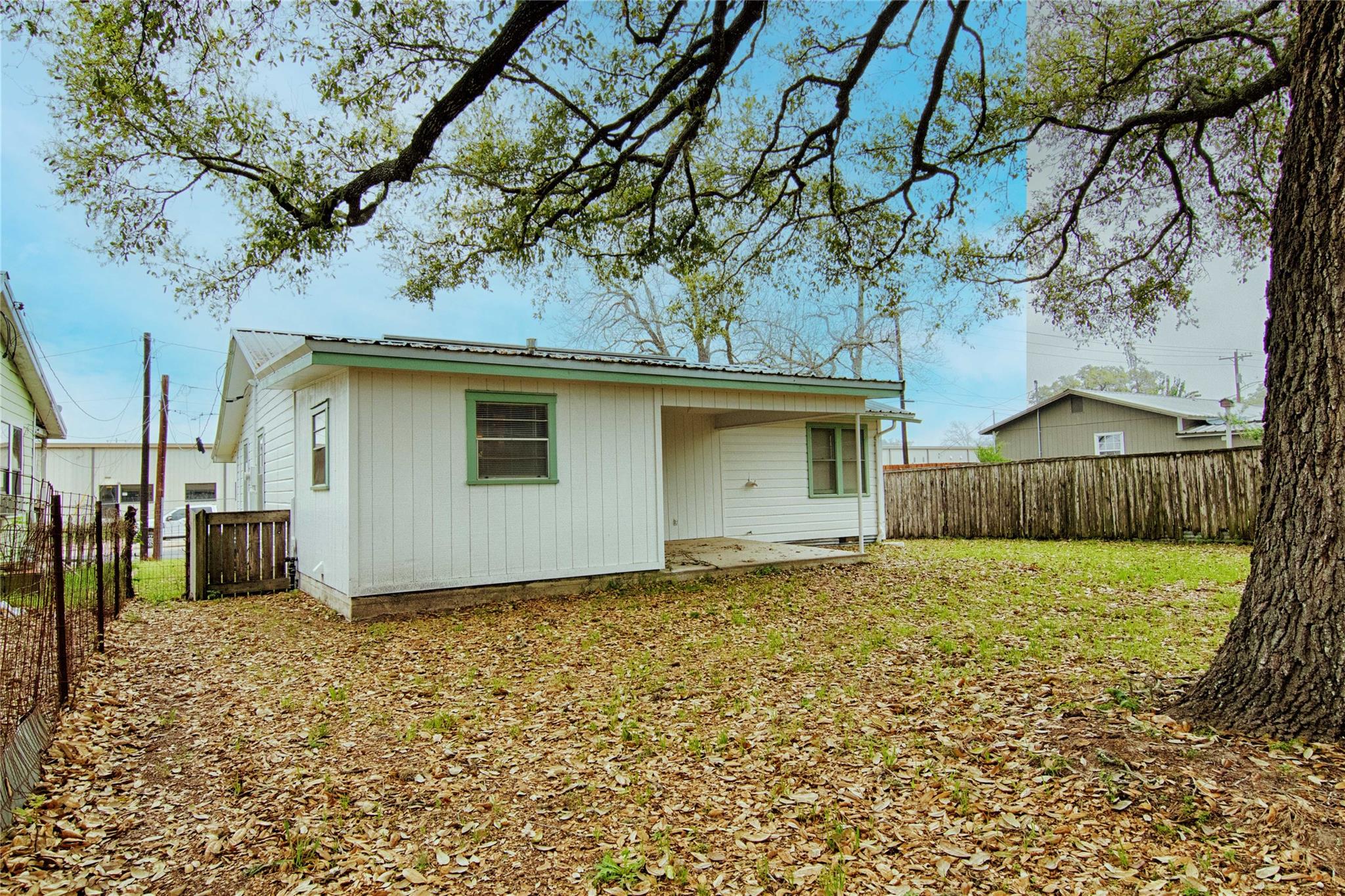 1116-C Simpson St, Schulenburg, TX 78956