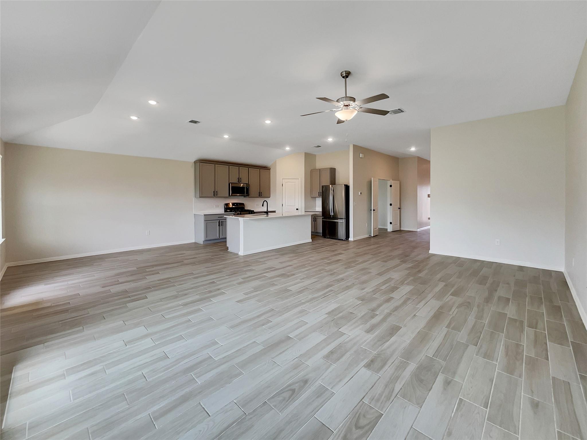 137 Periwinkle Ln, Bastrop, TX 78602