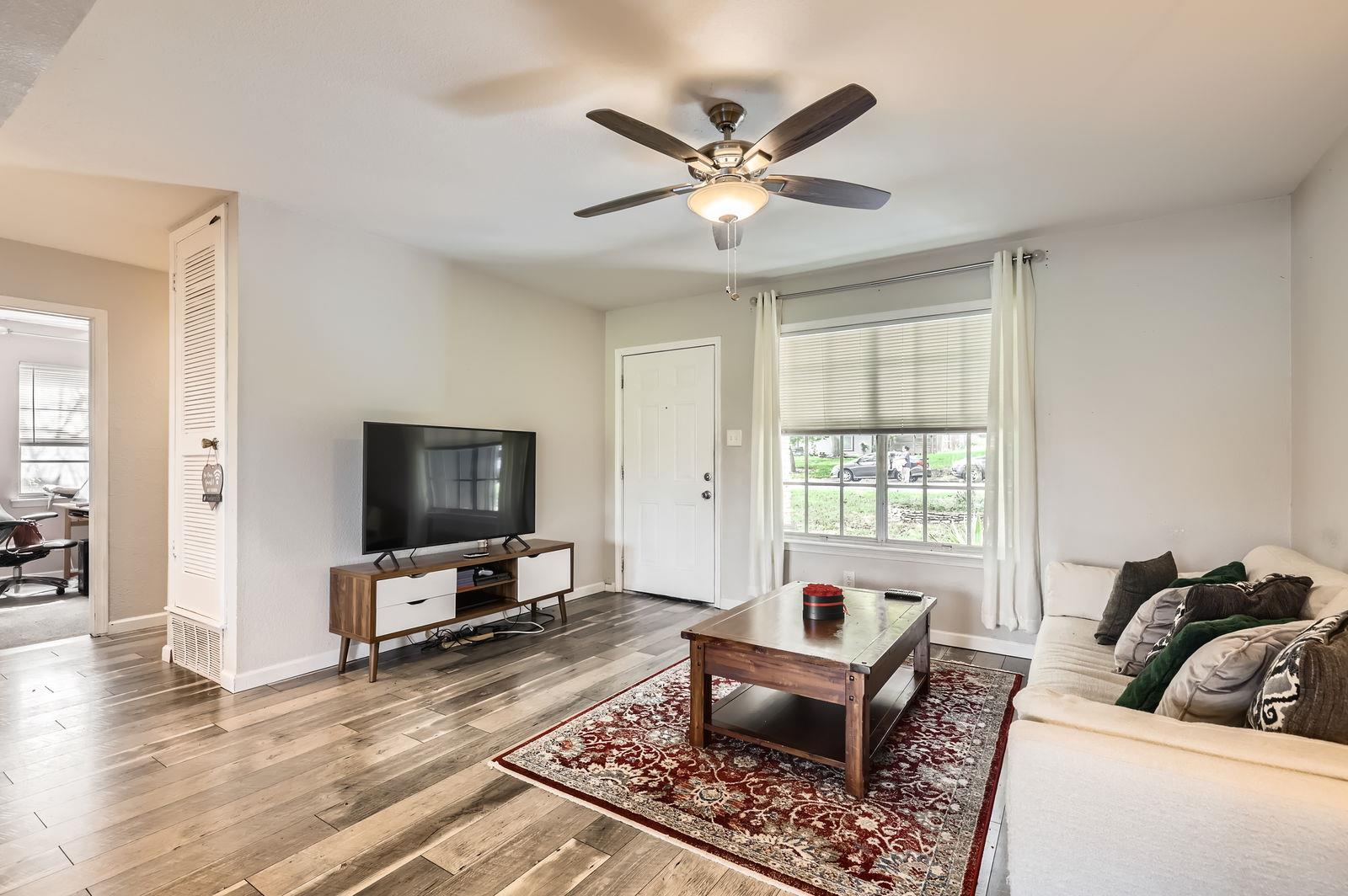 906 Hermitage Dr, Austin, TX 78753