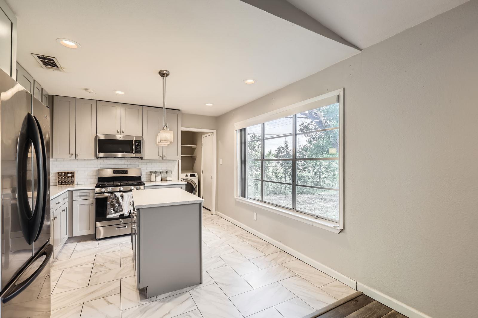 906 Hermitage Dr, Austin, TX 78753