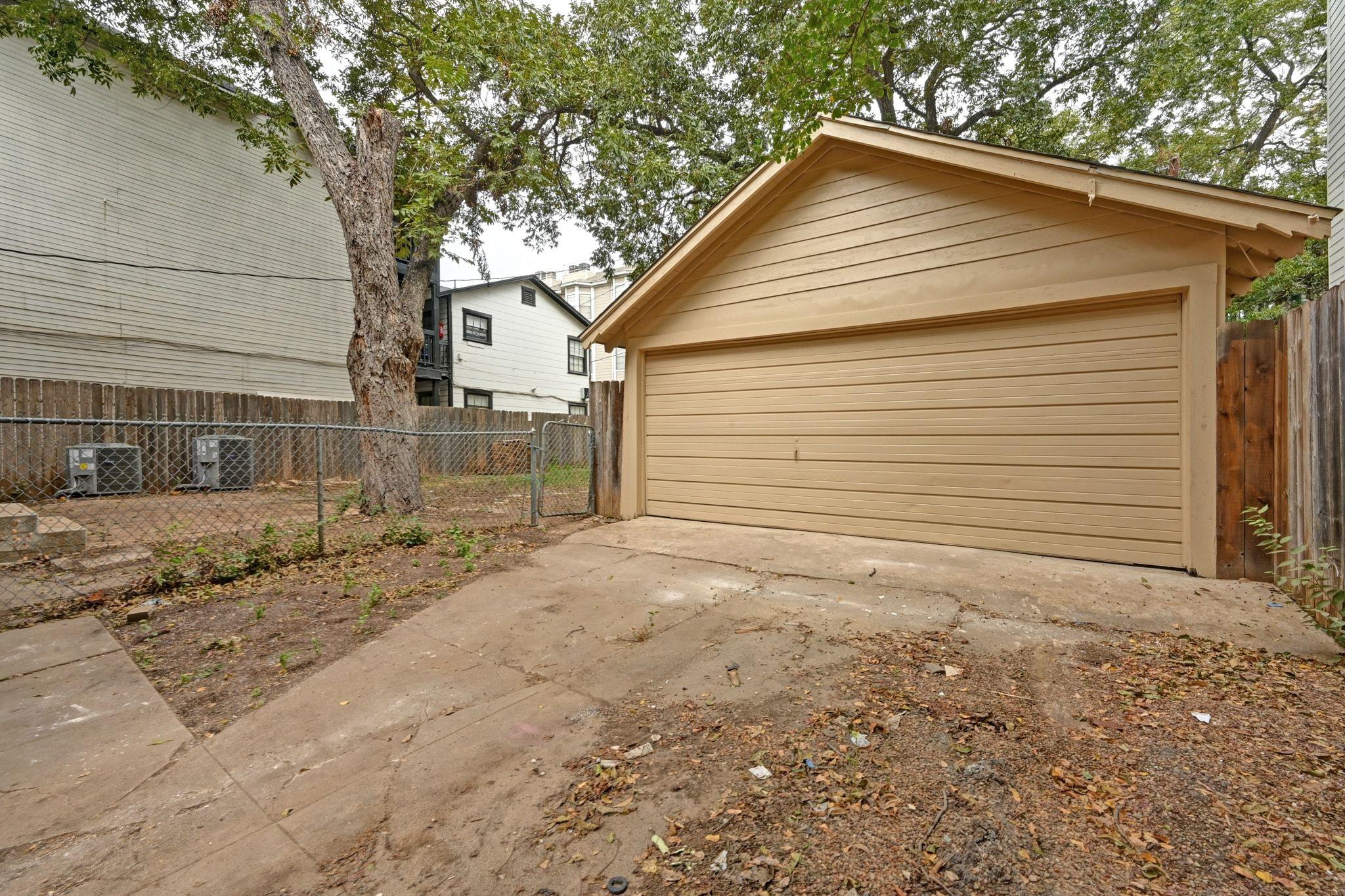 910 W 22nd 1/2 St, Austin, TX 78705