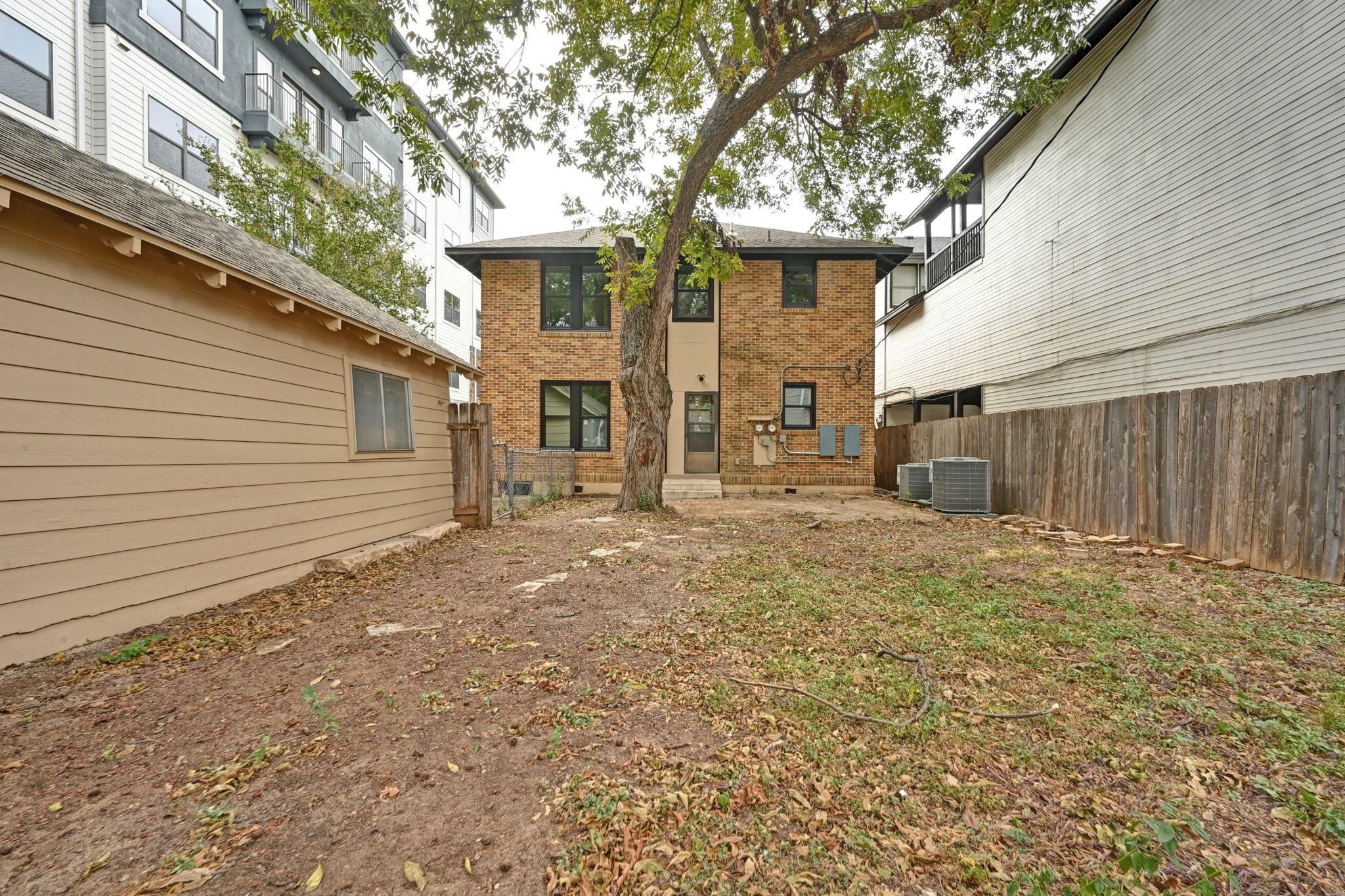 910 W 22nd 1/2 St, Austin, TX 78705
