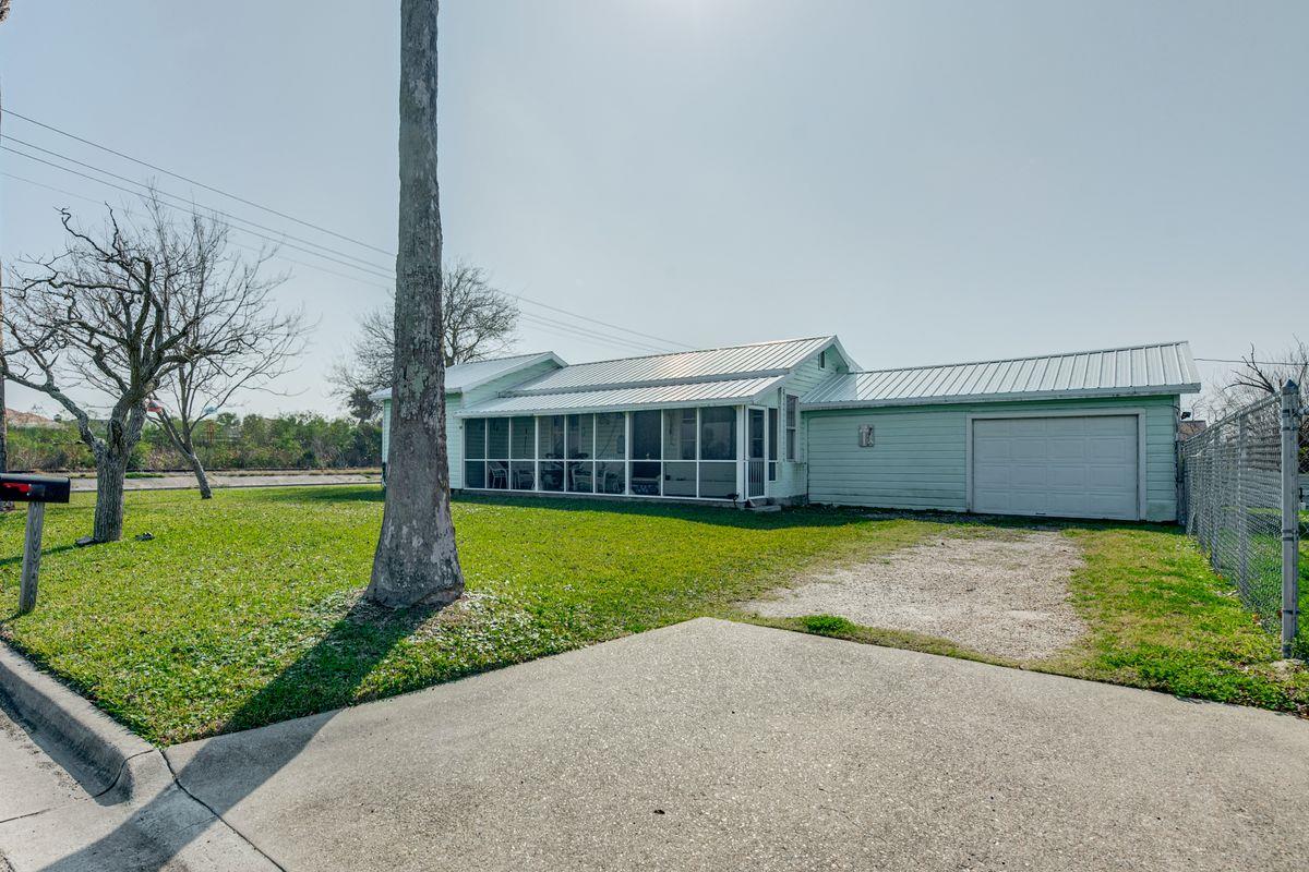 243 E Magnolia, Aransas Pass, TX 78336