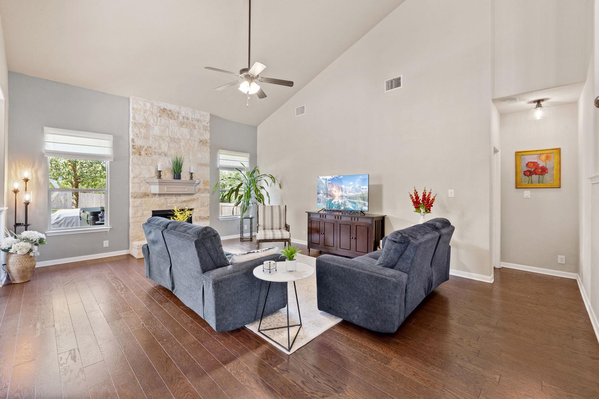 18003 Linkhill Dr, Dripping Springs, TX 78620