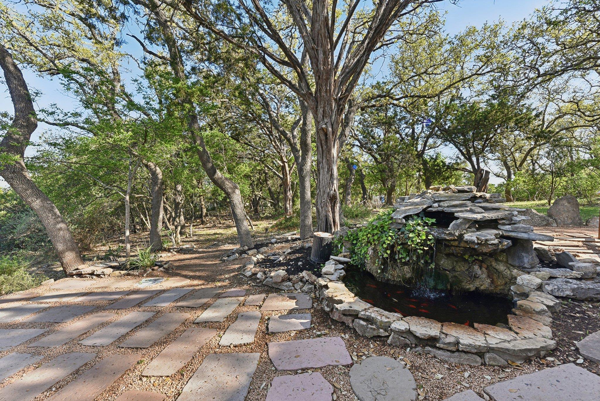 101 Mesa Dr, Wimberley, TX 78676