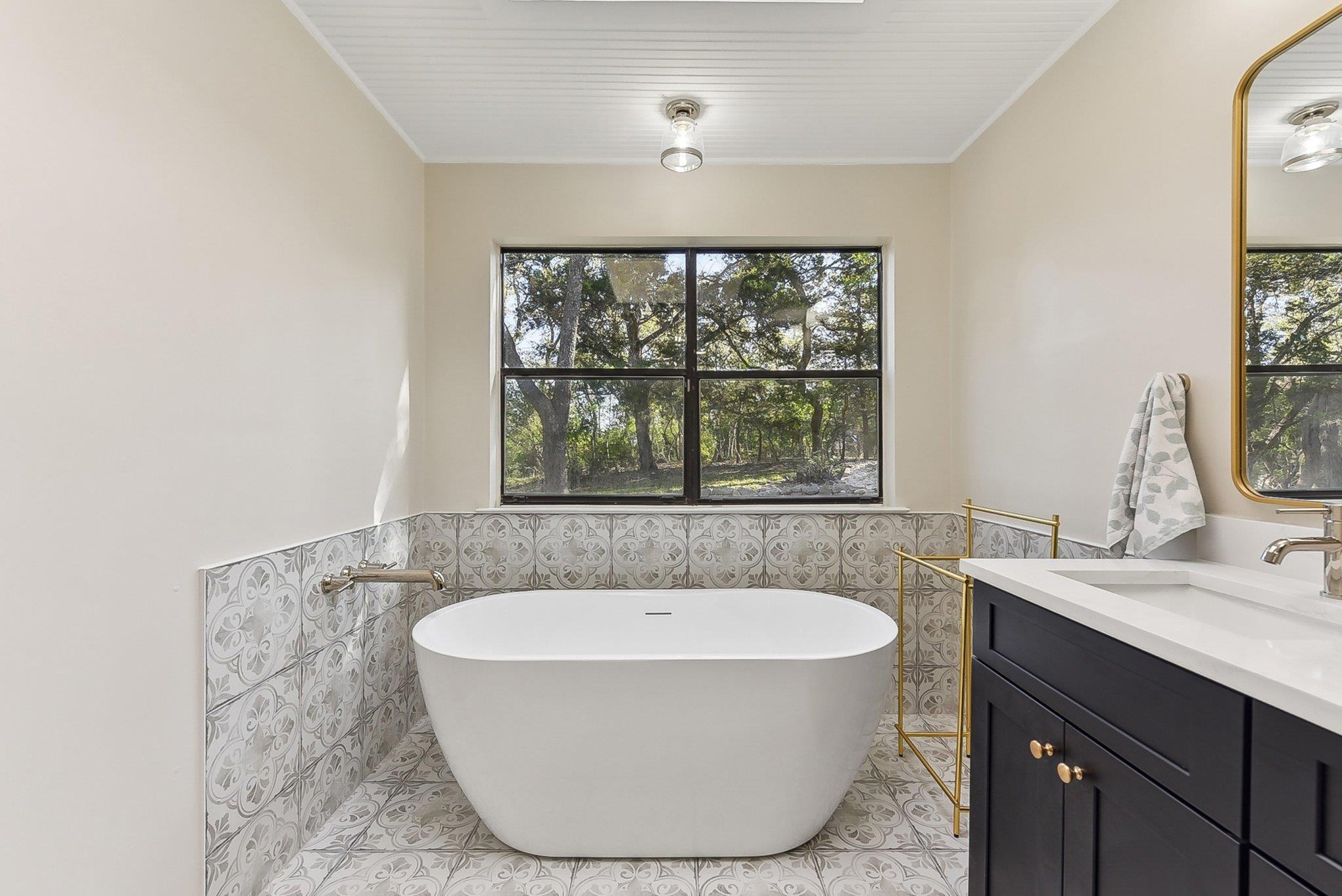 101 Mesa Dr, Wimberley, TX 78676
