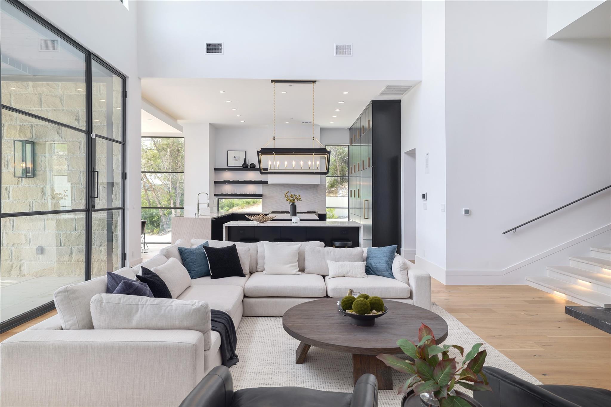 2701 Toro Canyon Rd # B, Austin, TX 78746