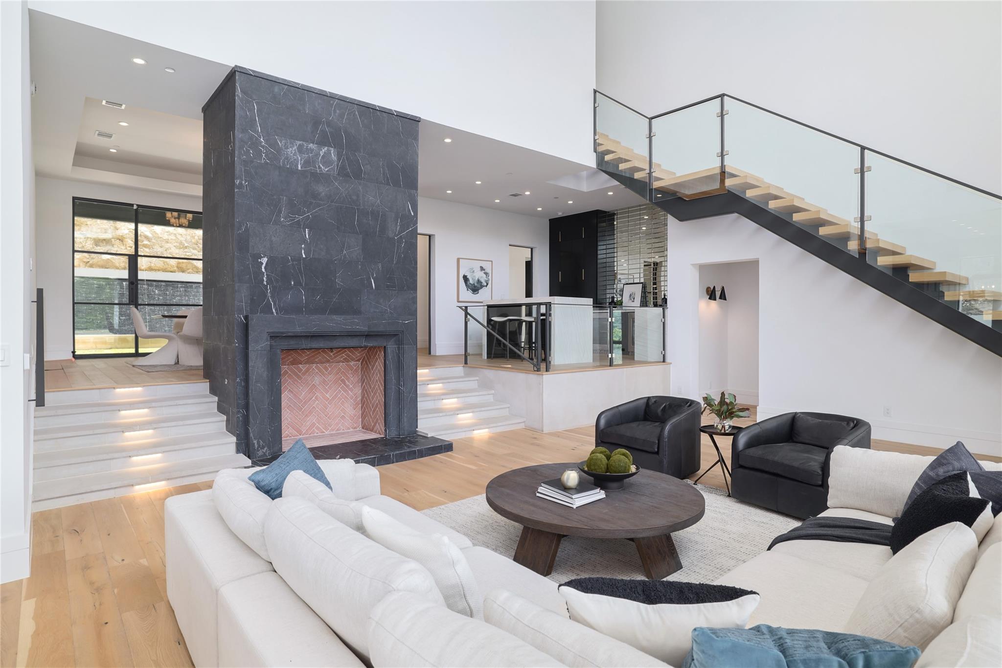 2701 Toro Canyon Rd # B, Austin, TX 78746