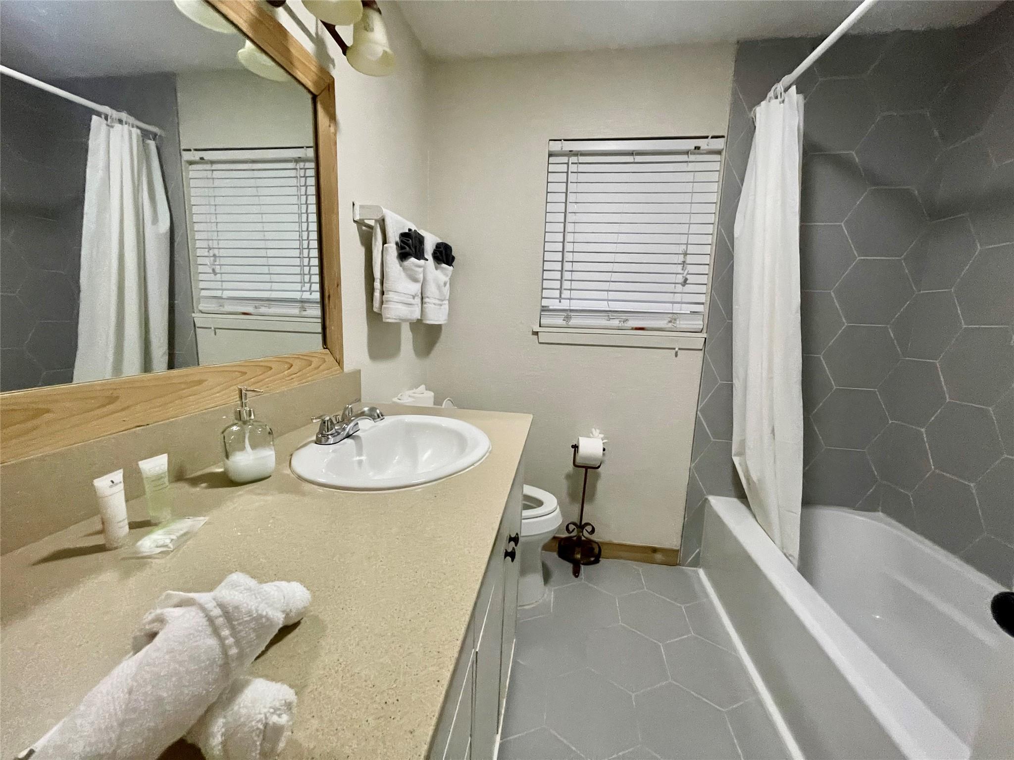 17357 W Beach Rd, Austin, TX 78734