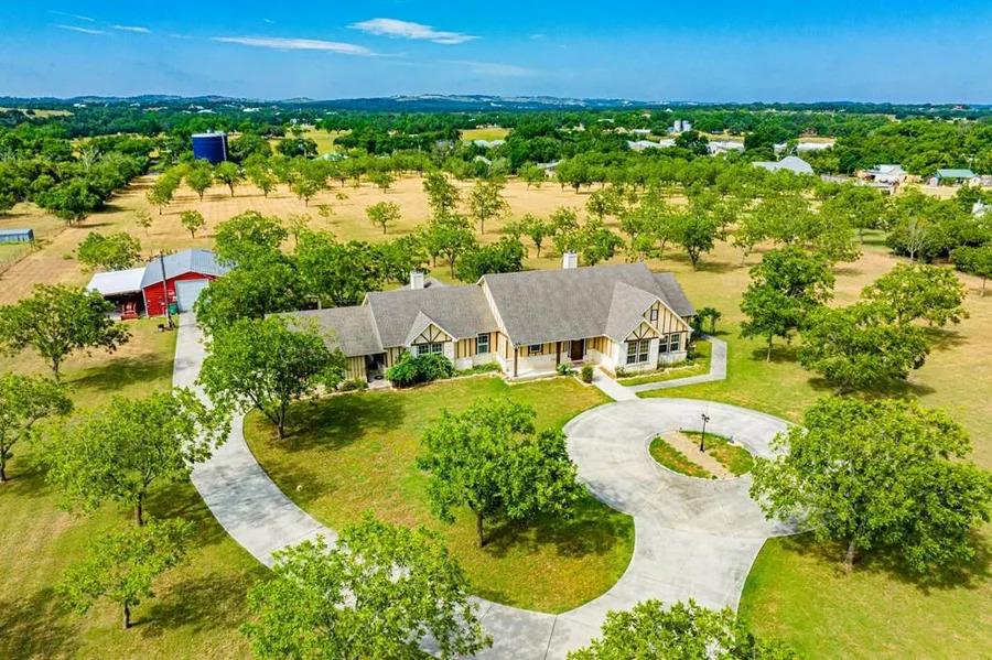 100 Prim Rose, Blanco, TX 78606