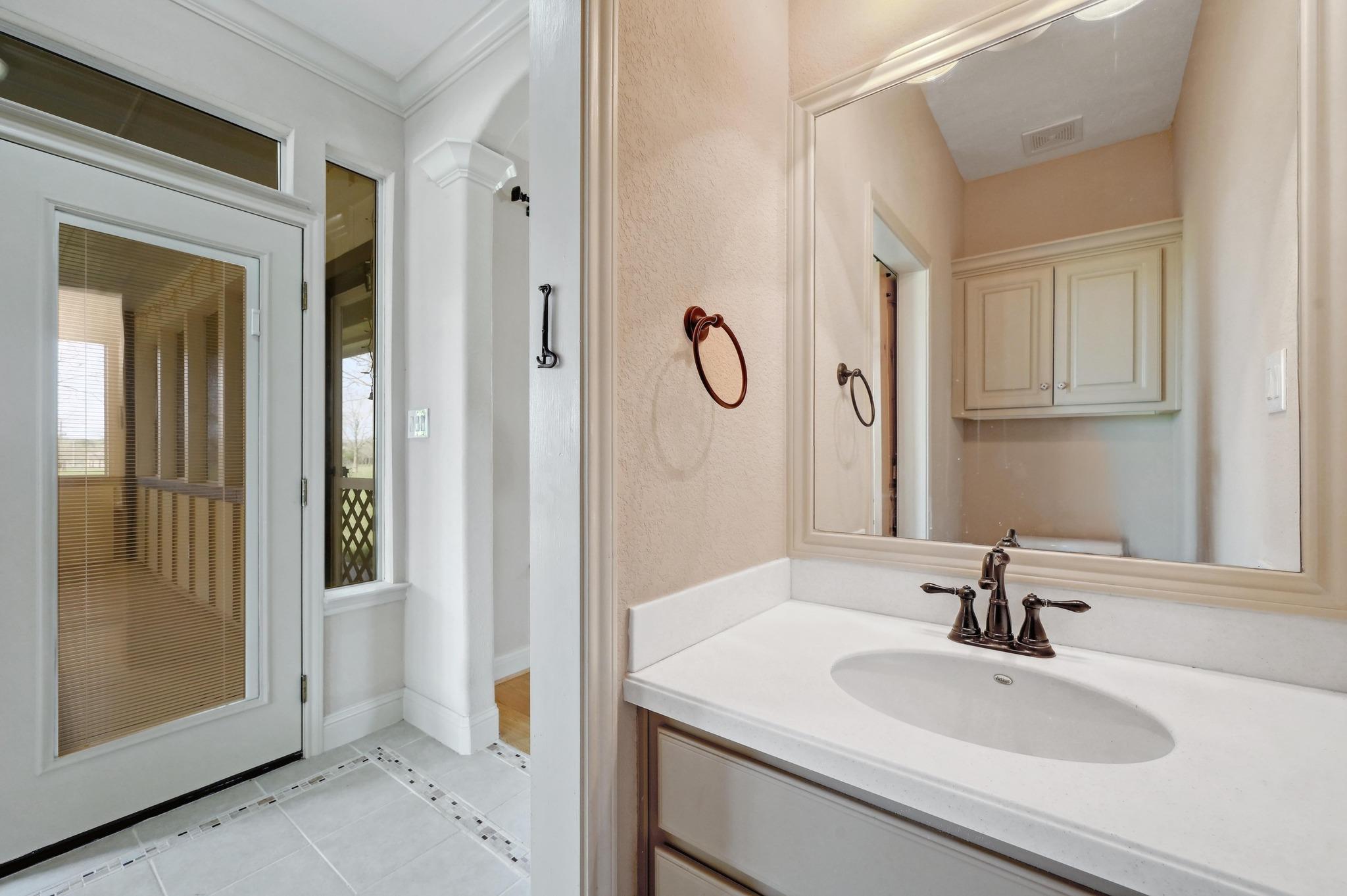 100 Prim Rose, Blanco, TX 78606