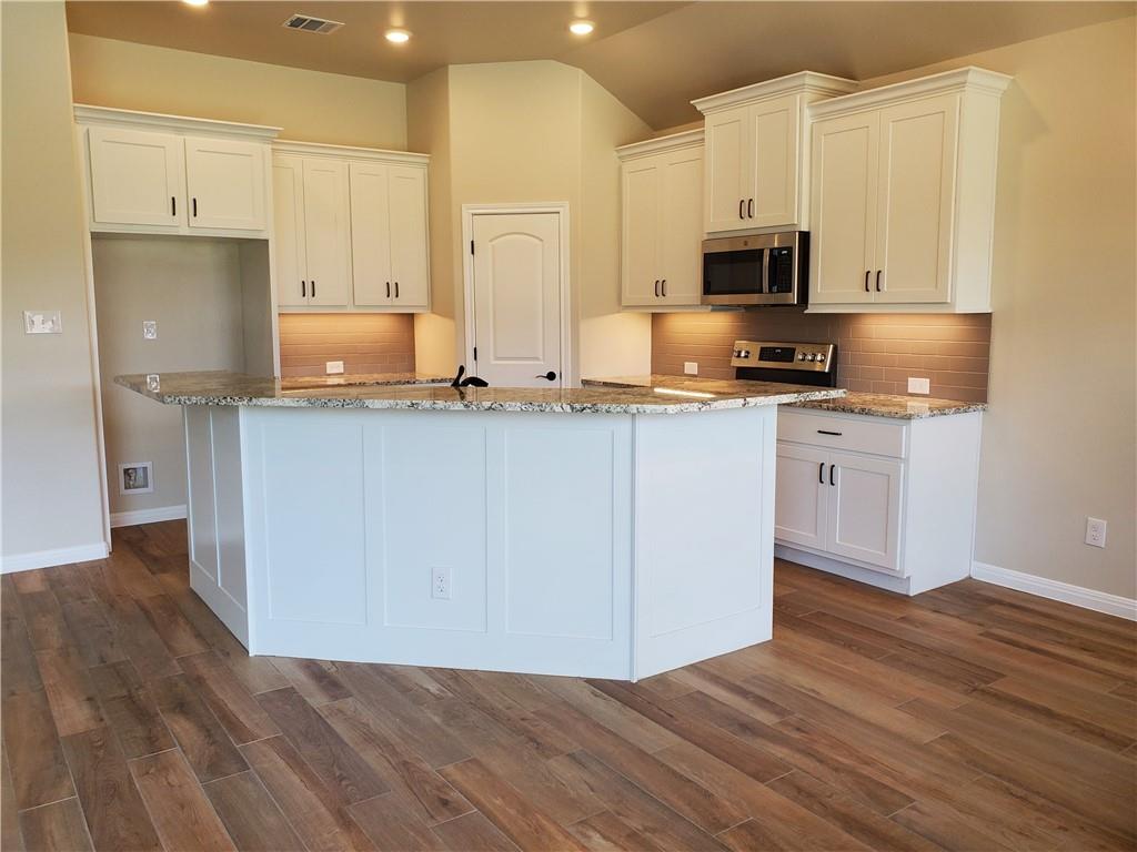 513 Seabiscuit Dr, Jarrell, TX 76537