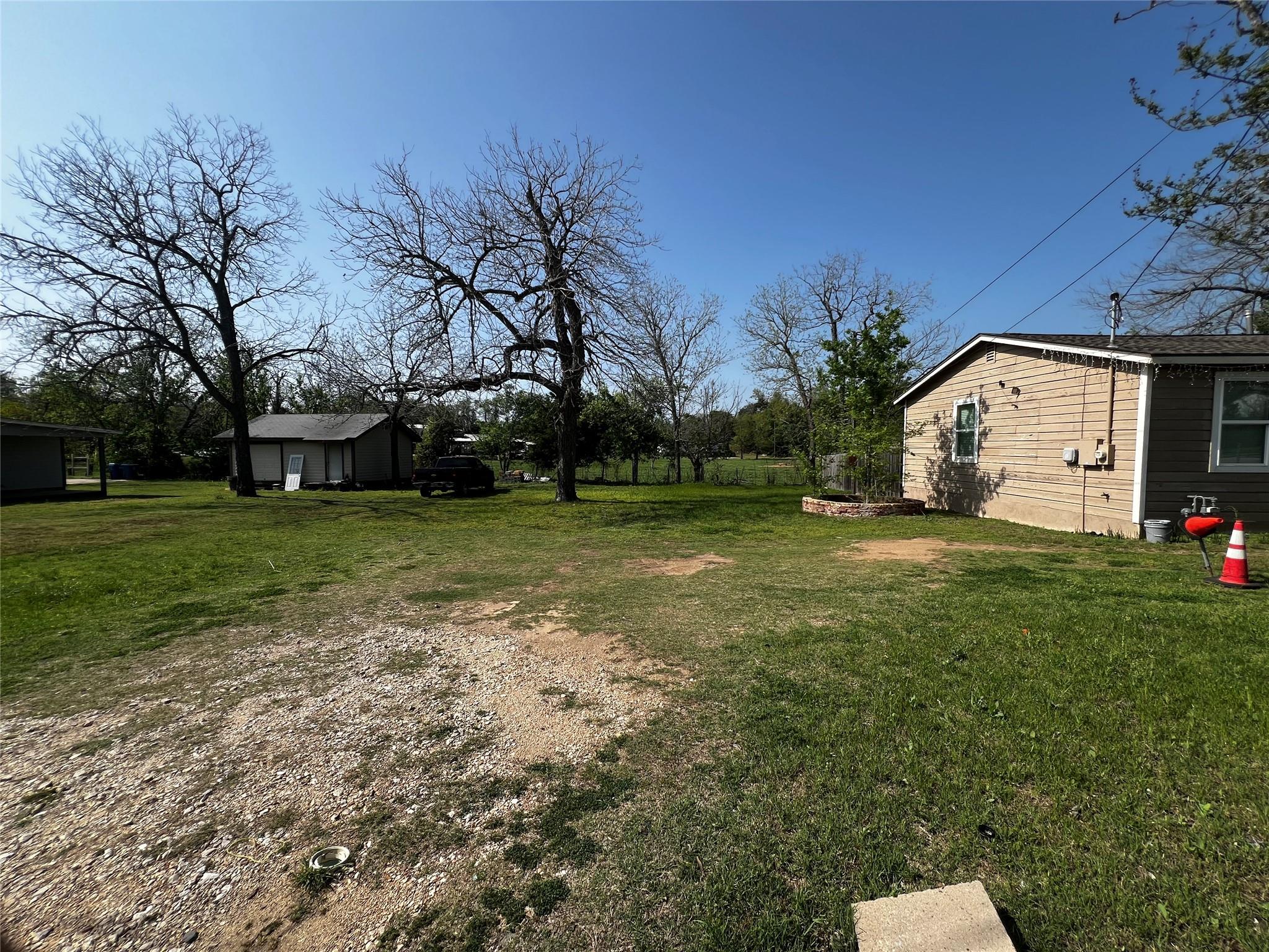 506 W 2nd St, Elgin, TX 78621
