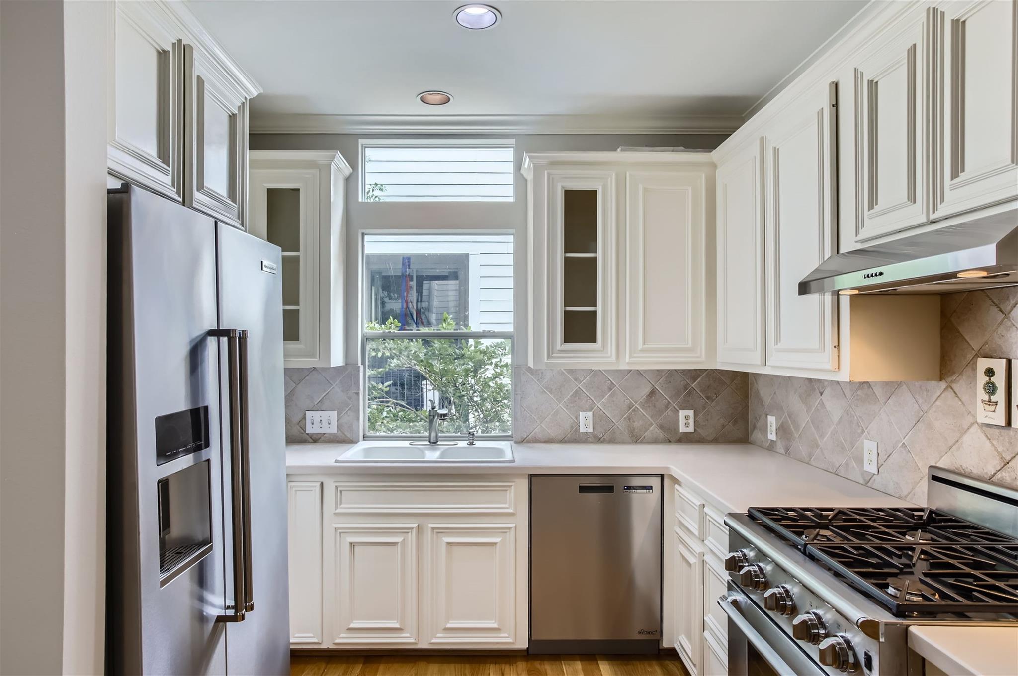 1221 Van Buren St, Houston, TX 77019