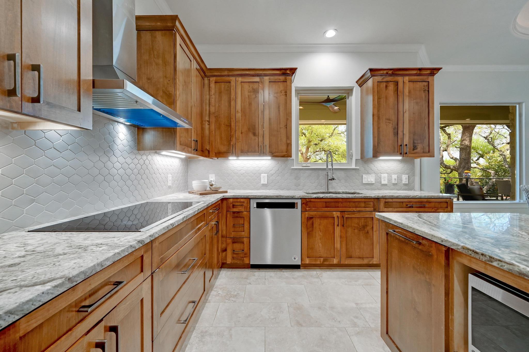 290 Trailmaster Cir, Driftwood, TX 78619