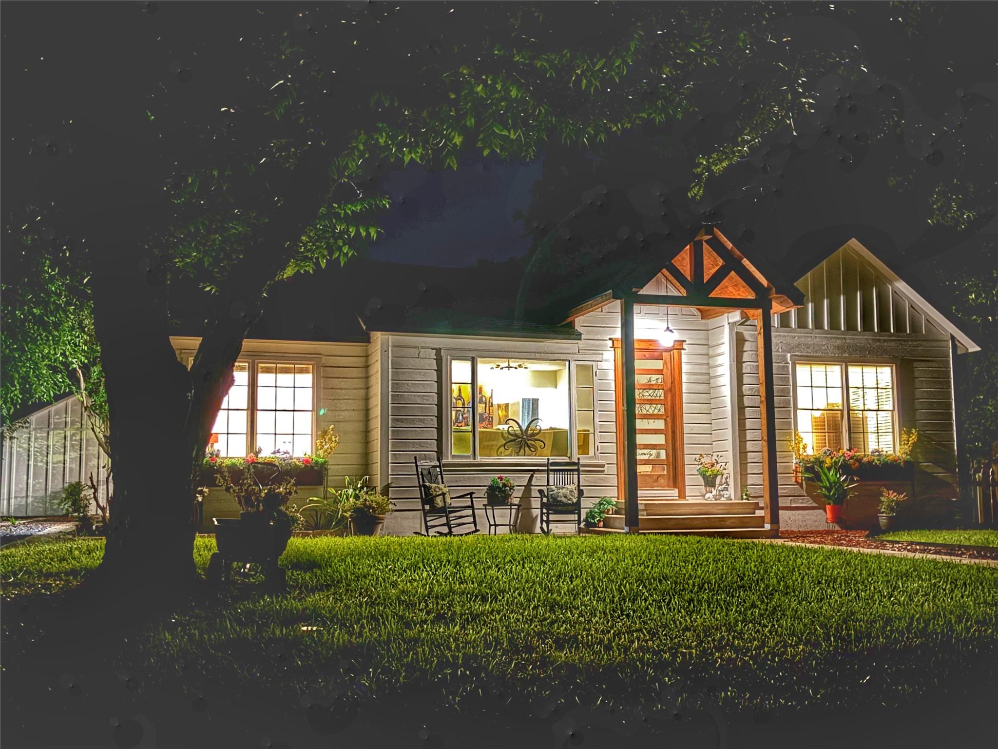 904 Fisher St, Taylor, TX 76574