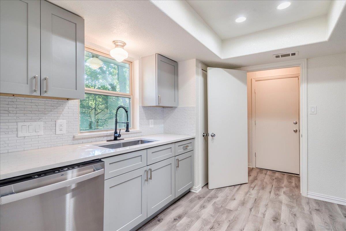 706 WINDSOR Rd, Round Rock, TX 78664