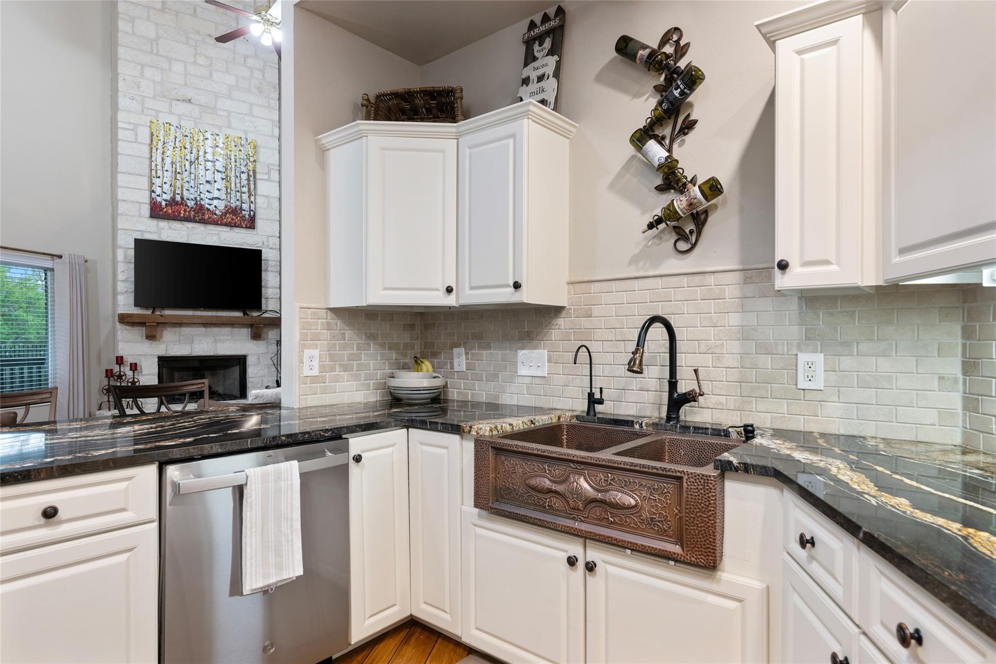 260 County Road 413, Spicewood, TX 78669