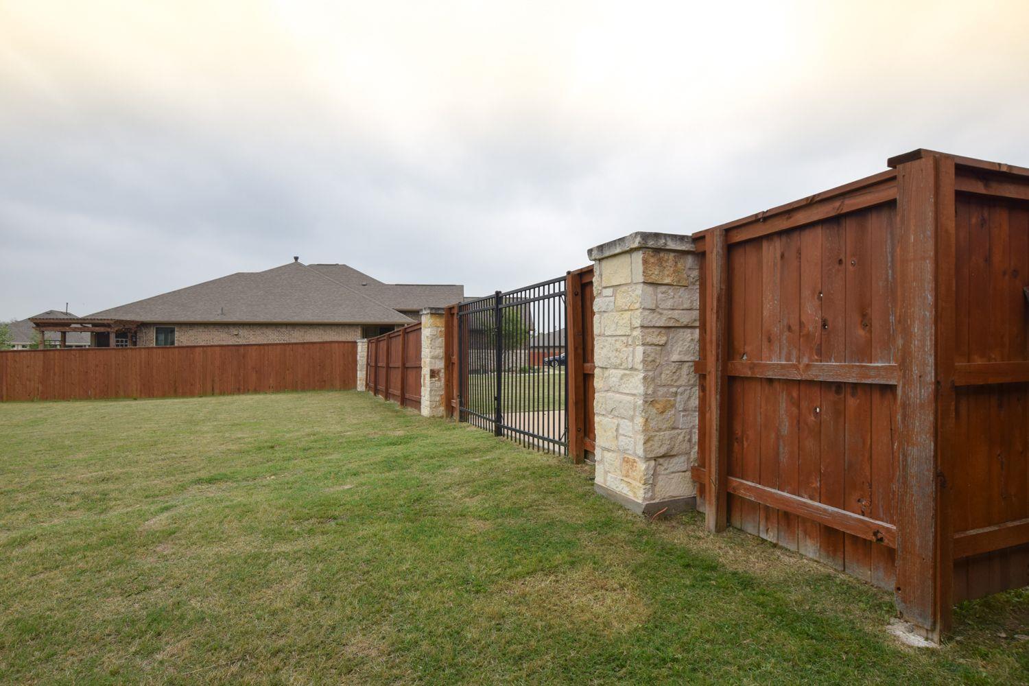 127 Lightfoot Trl, Bastrop, TX 78602