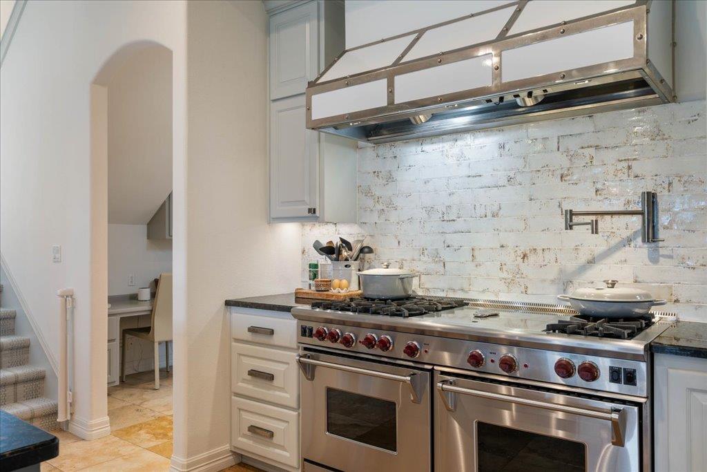 24729 Travis Lakeside Cv, Spicewood, TX 78669